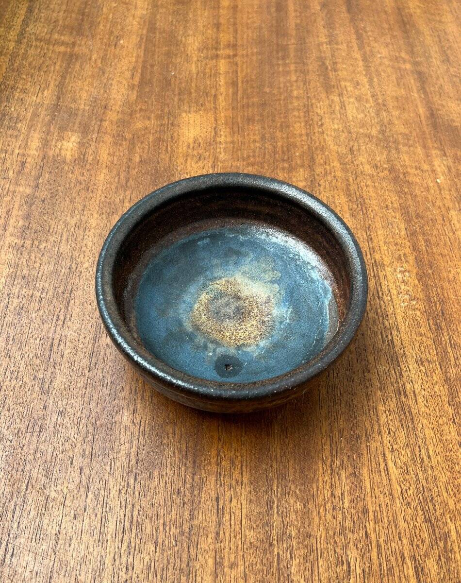 Mid-century German studio pottery bowl by Volker Ellwanger, 1960s.