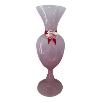 Vase en opaline mauve