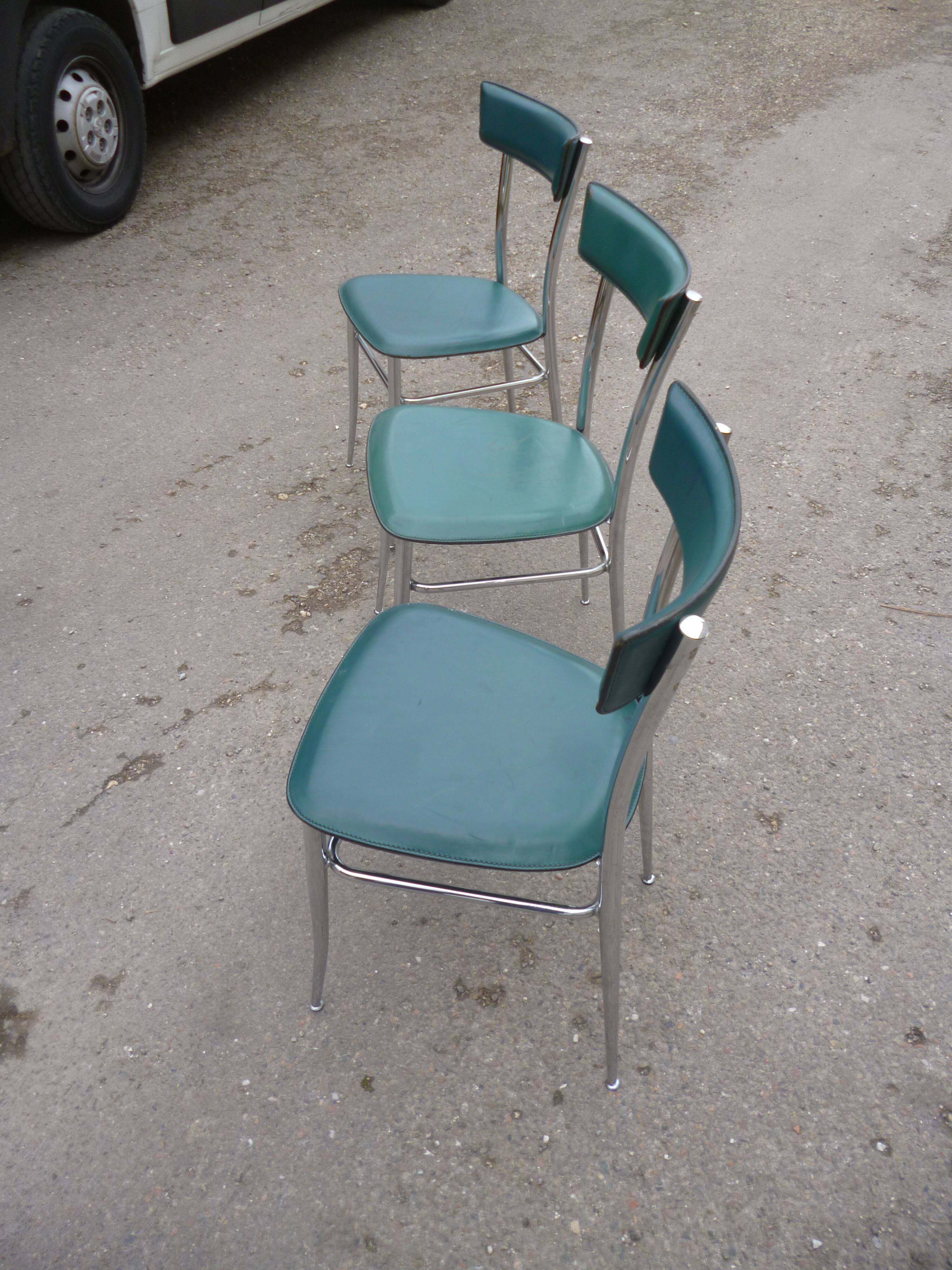 3 chaises chromé et cuir vert