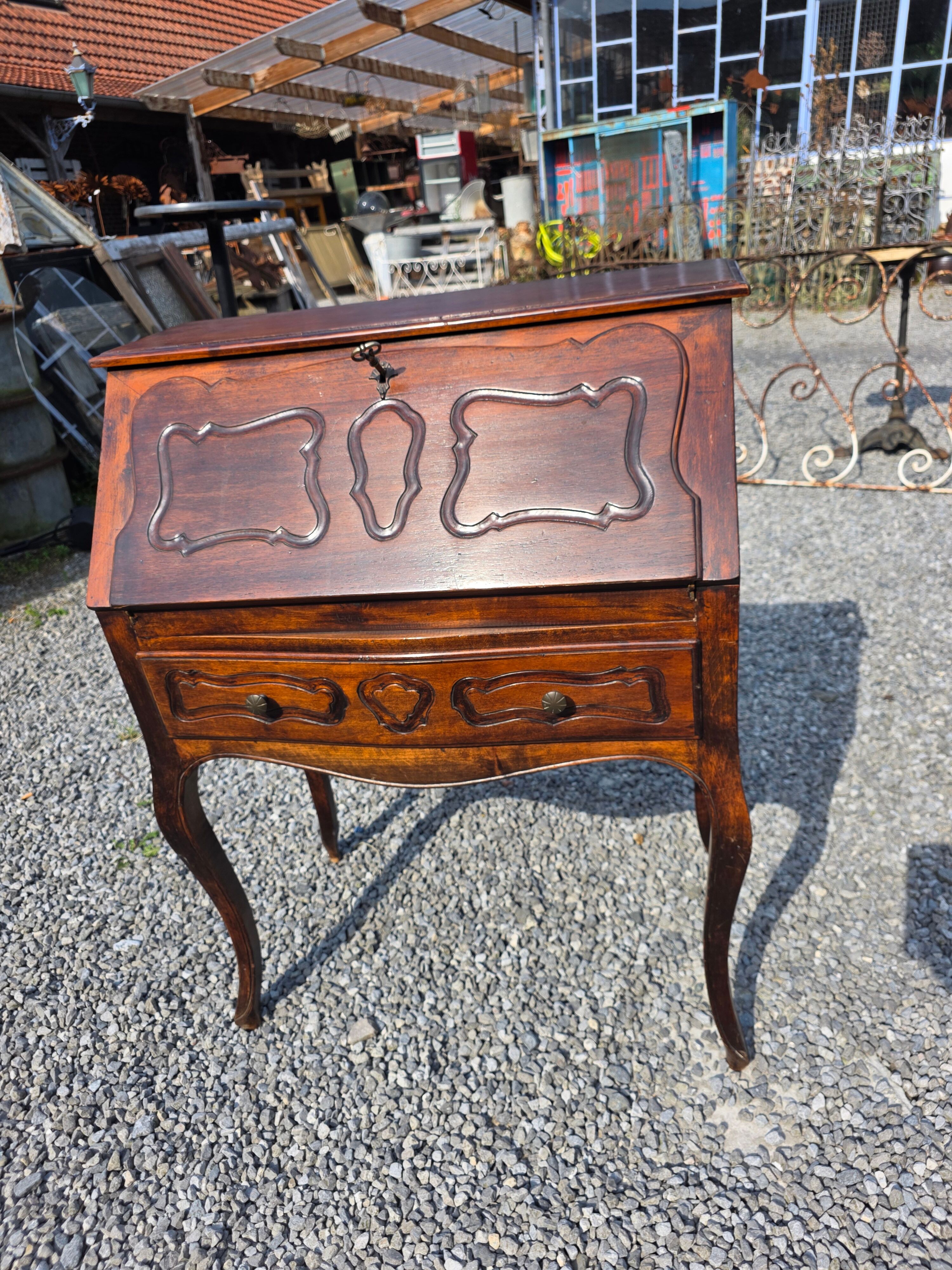 Curved donkey desk in walnut (secretary)