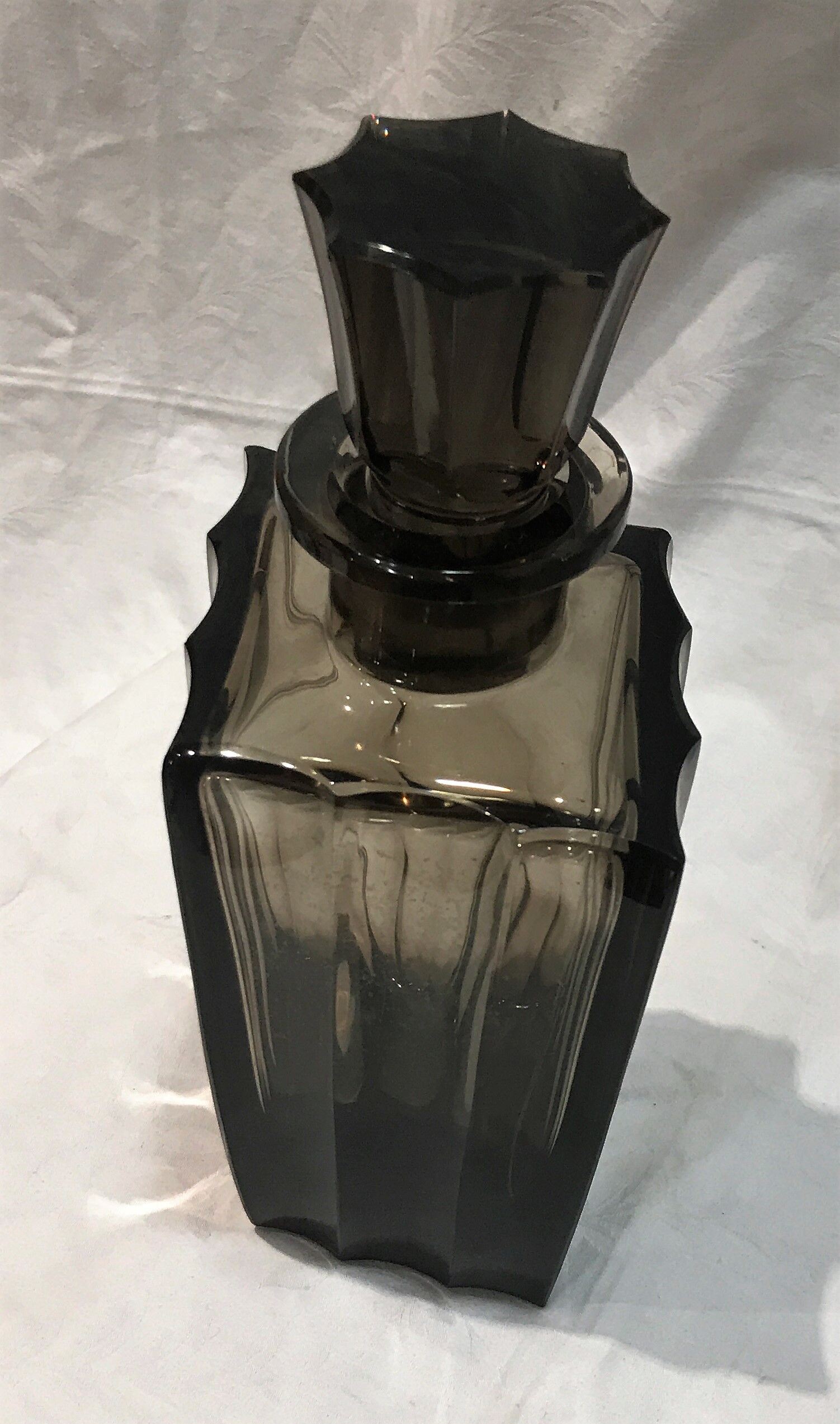 Carafe à alcool en verre fumé 1950