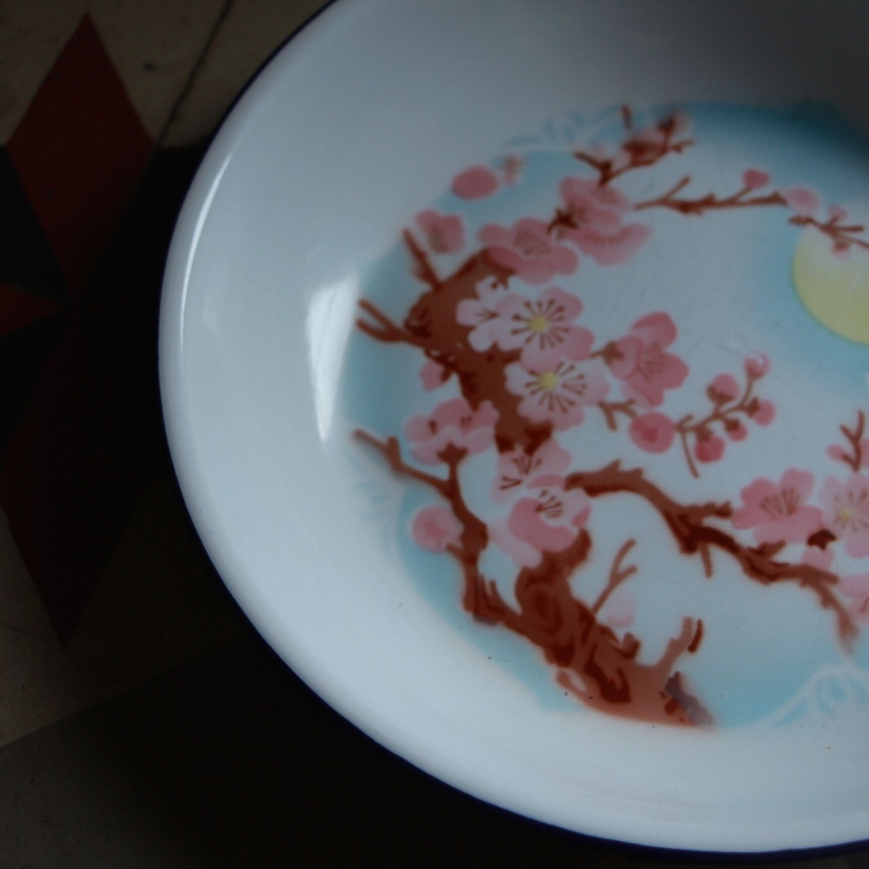 Enamelled plate/plate