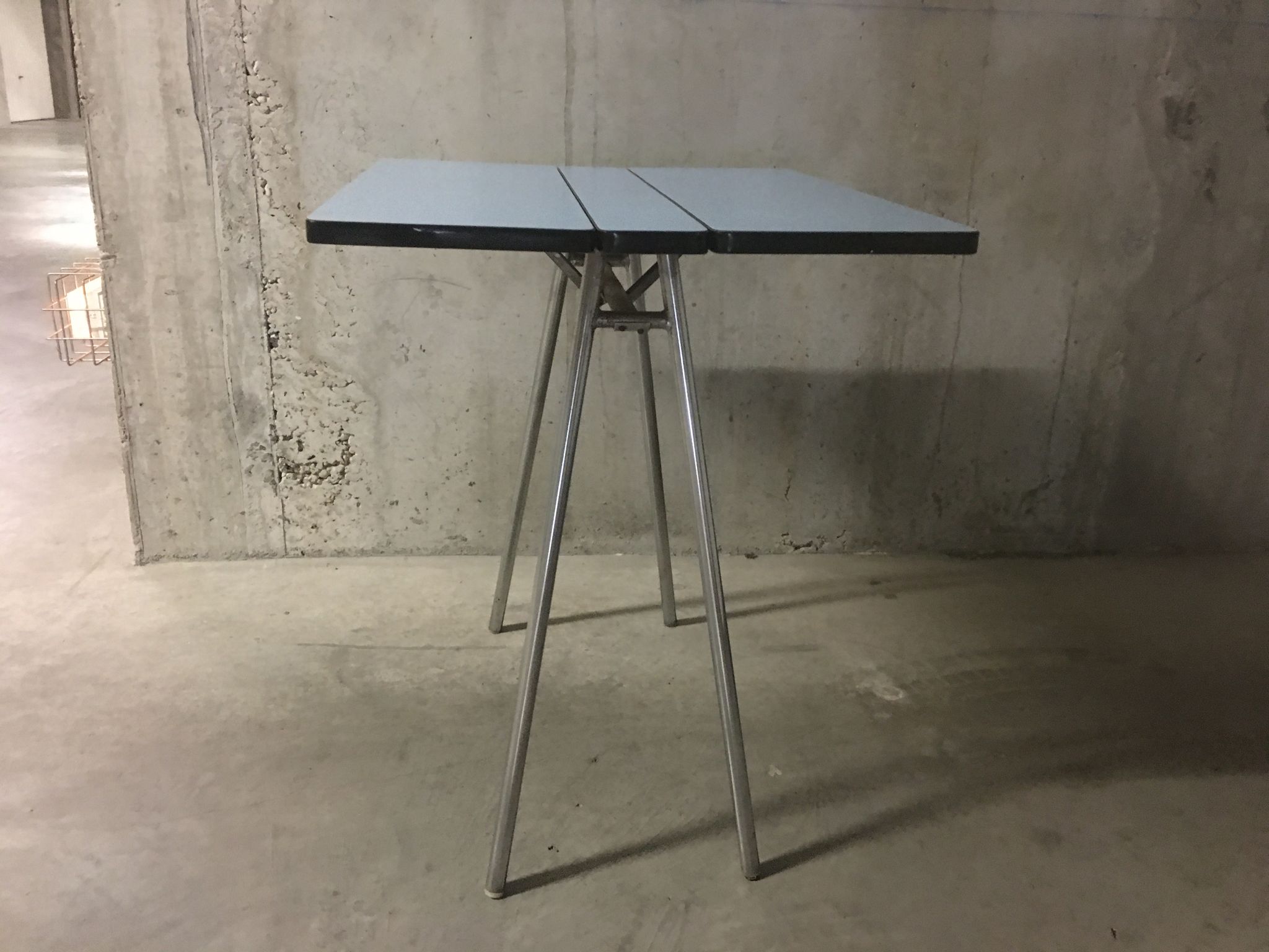 Folding table in 60s formica