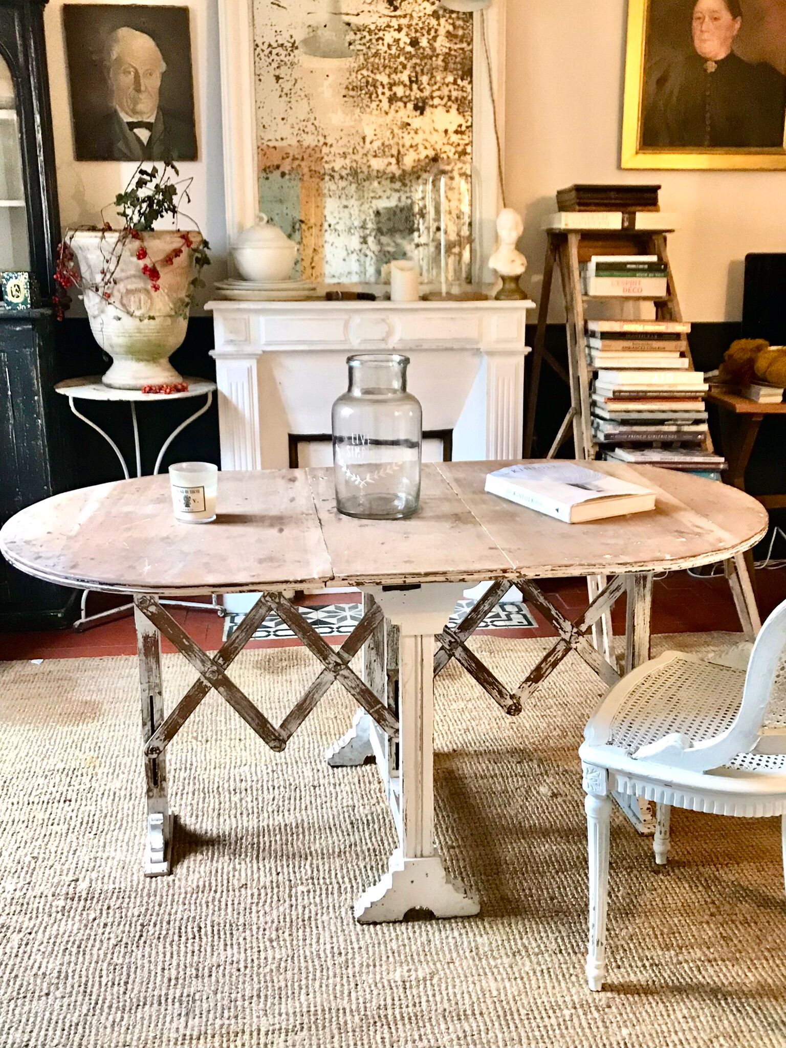 Retractable Napoleon III side table