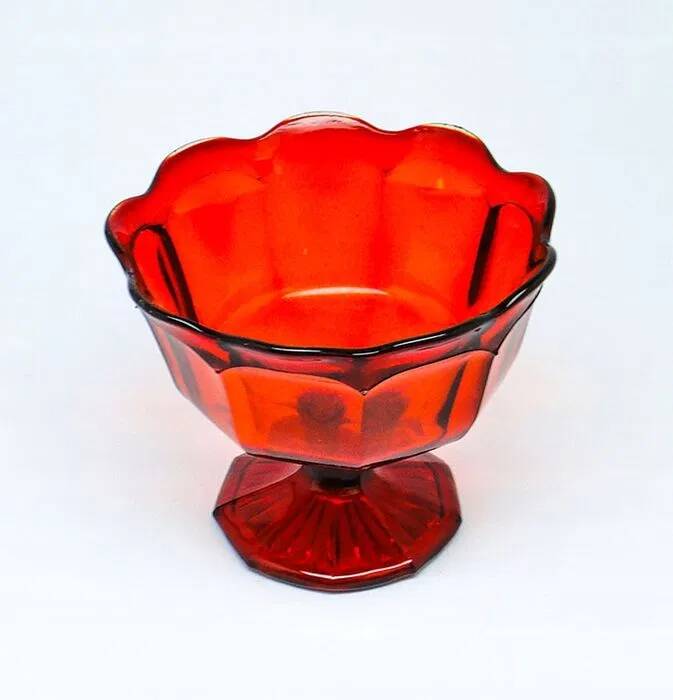 B8H Huta Hortensja - ruby dish / chalice