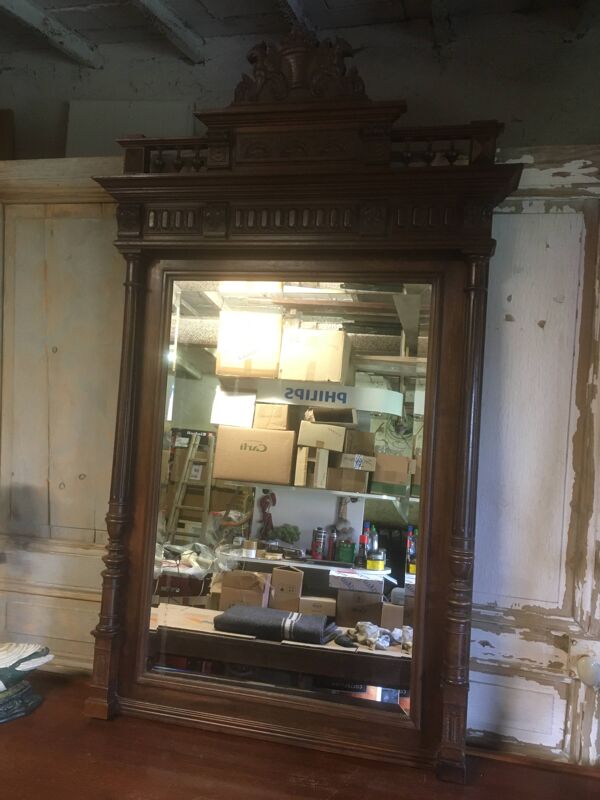 Miroir biseauté de style Henri ii en noyer
