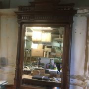 Miroir biseauté de style Henri ii en noyer