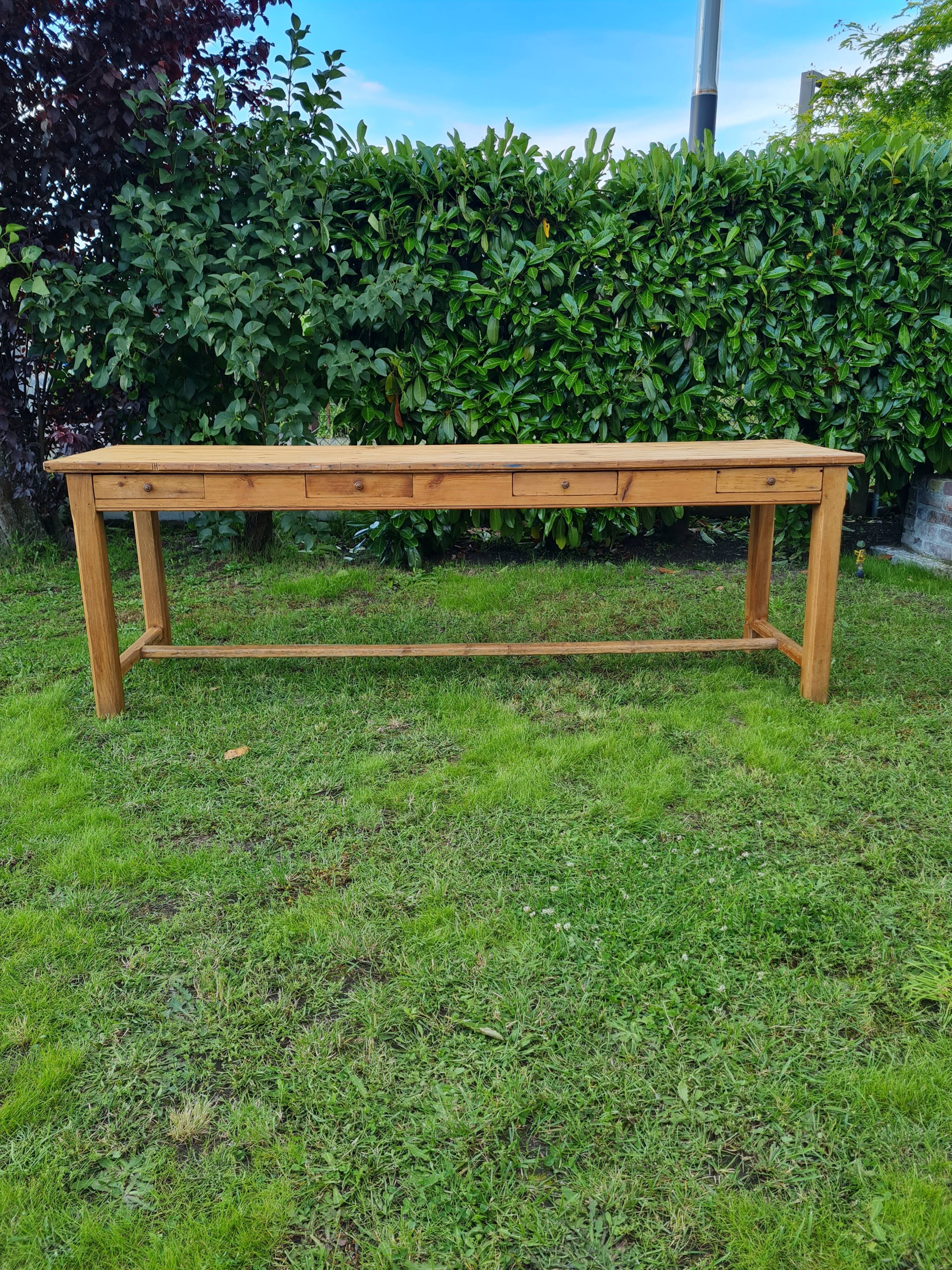 Farm table