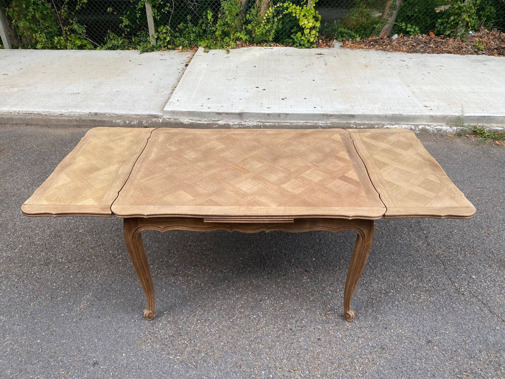 Table à manger Louis XV extensible XVIIIème rénovée en chêne massif 200