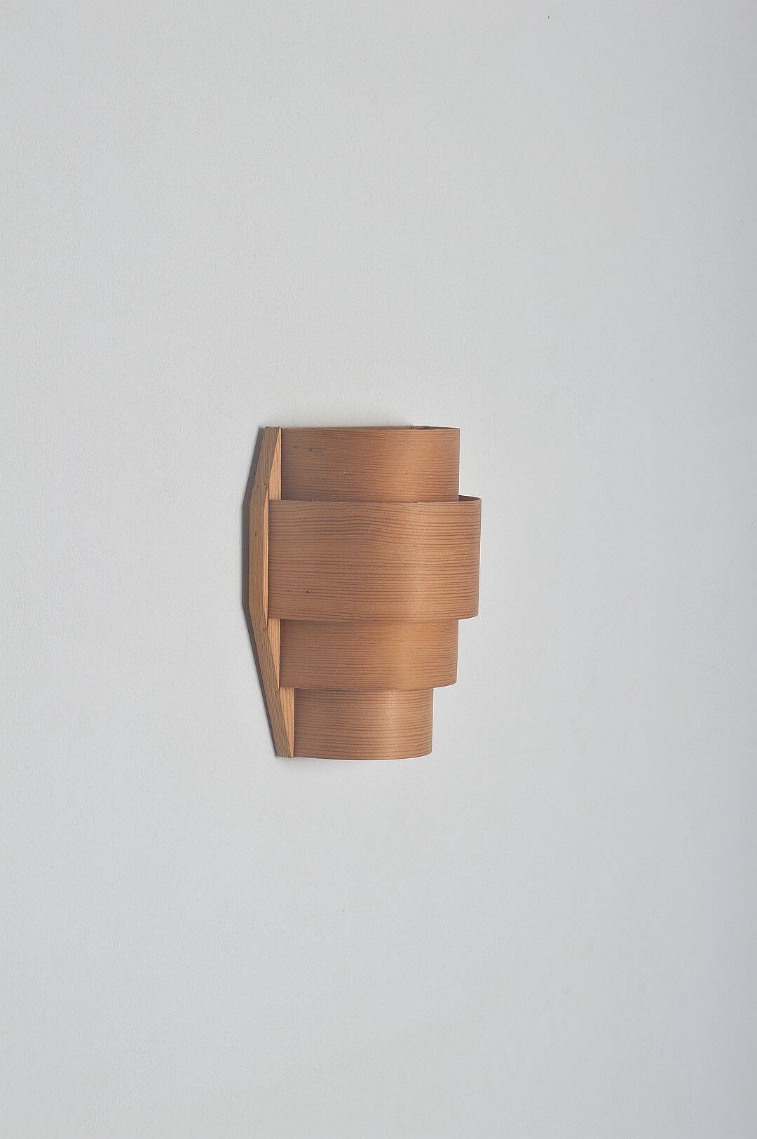 Scandinavian wooden wall lamp in pine veneer, 1960s