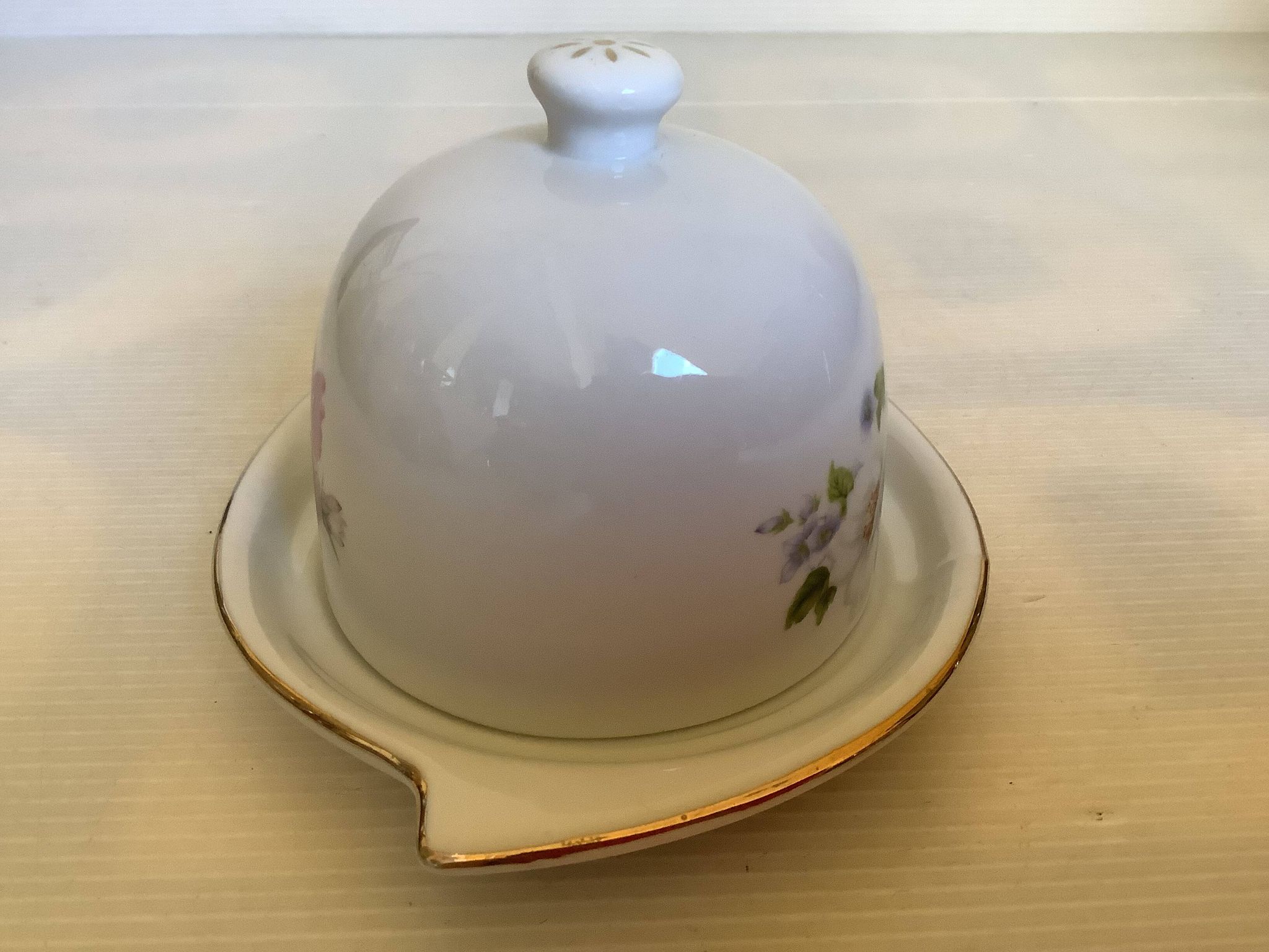 Butter dish with lid flowers