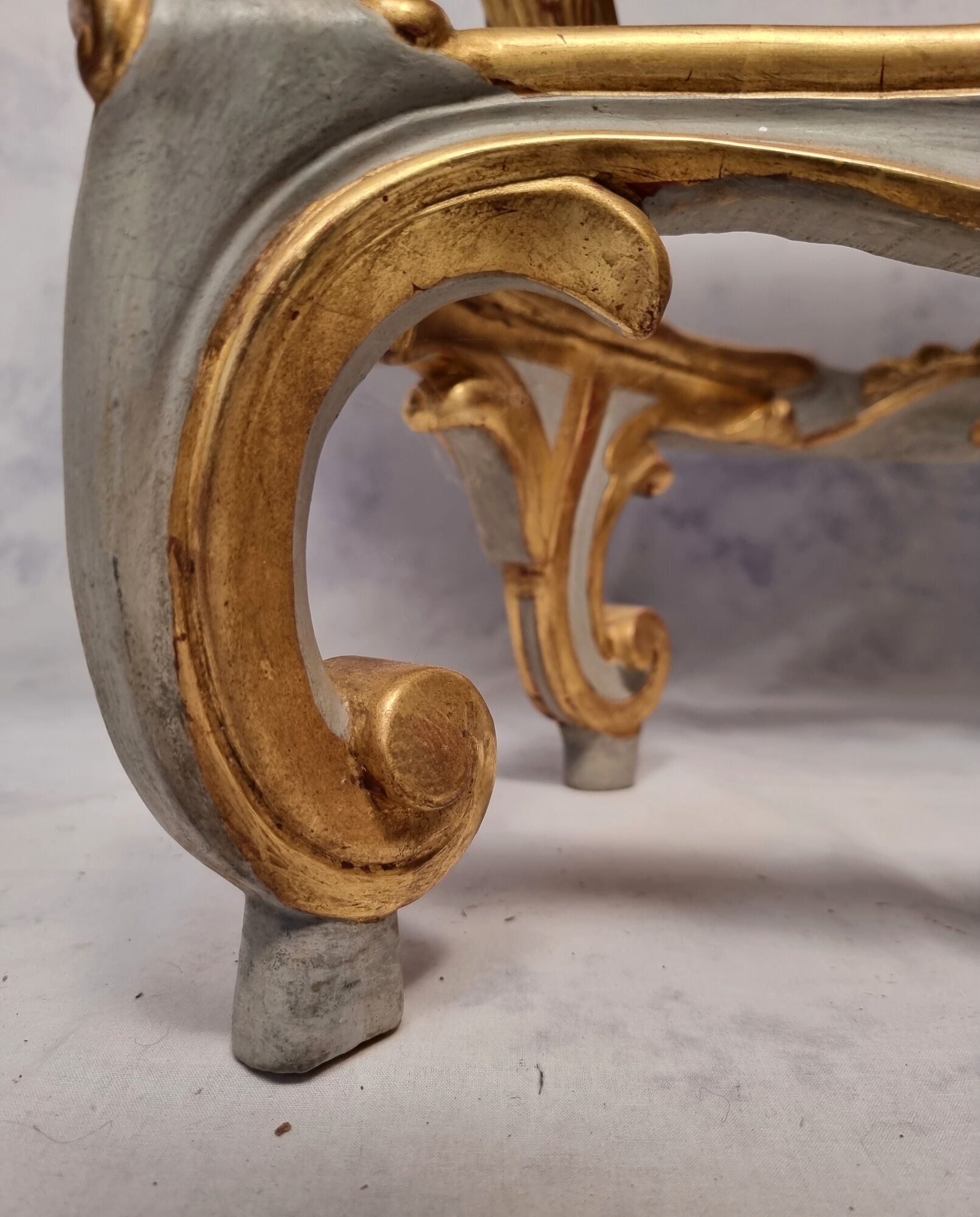 Console de style louis xv sur quatre pieds - bois laqué - 19ème