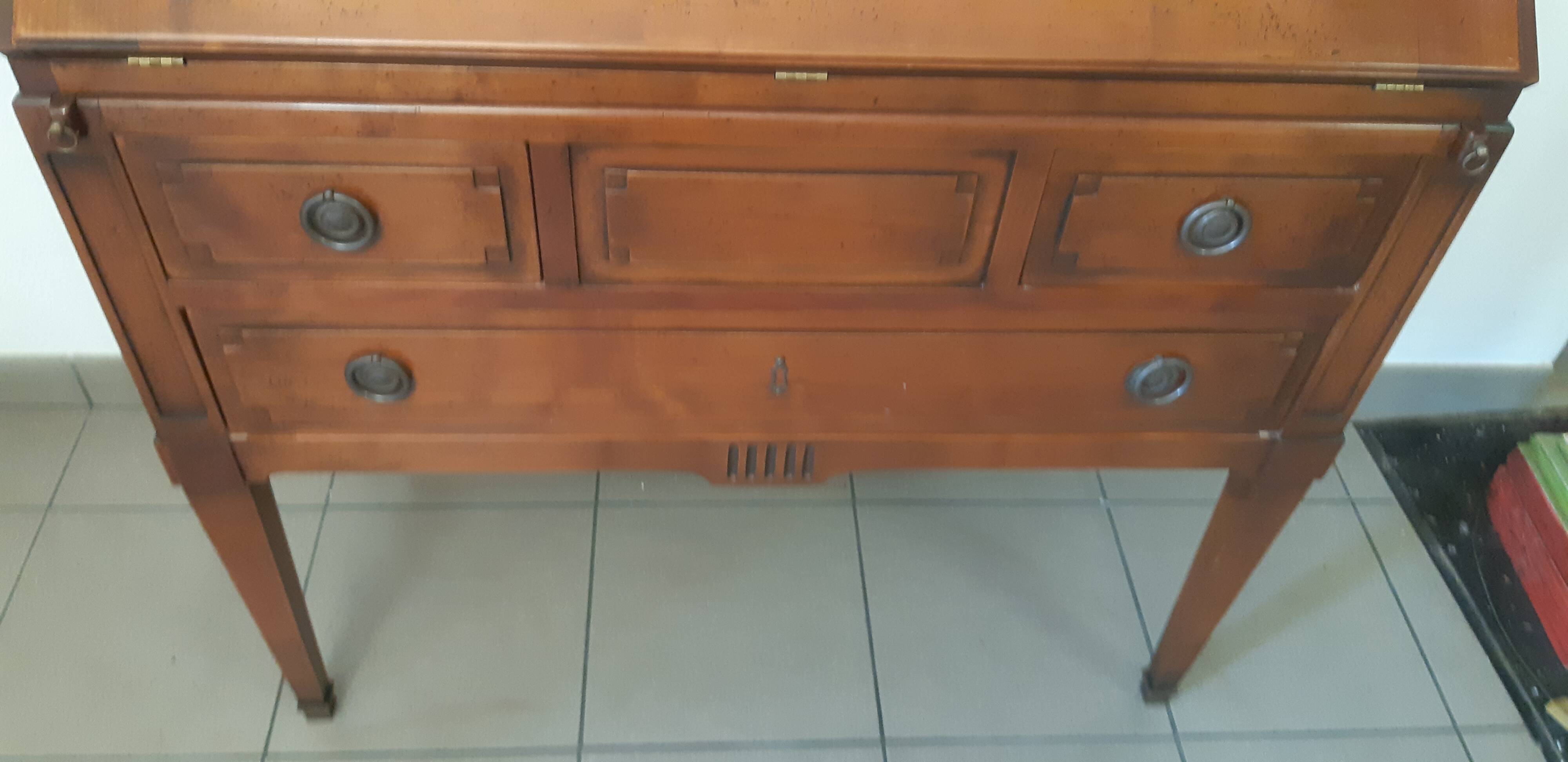 Sloping secretary, Louis XVI style donkey back desk, very good 20th century copy