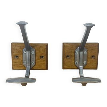 Paire de patères aluminium vintage