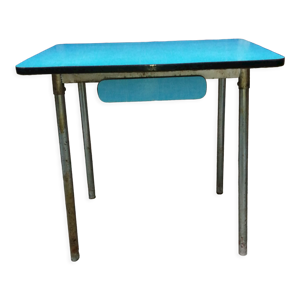 Table en formica bleue