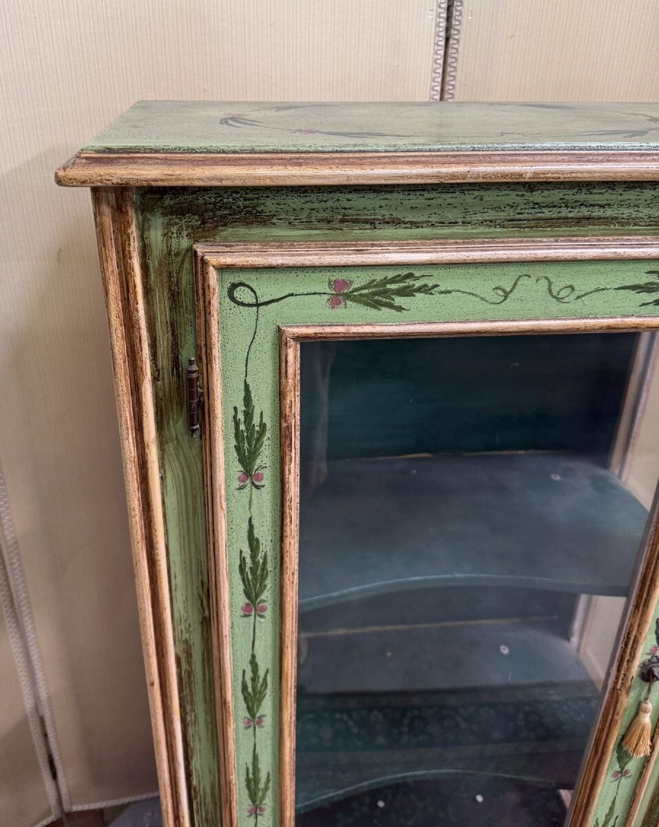 Venetian display cabinet in painted wood