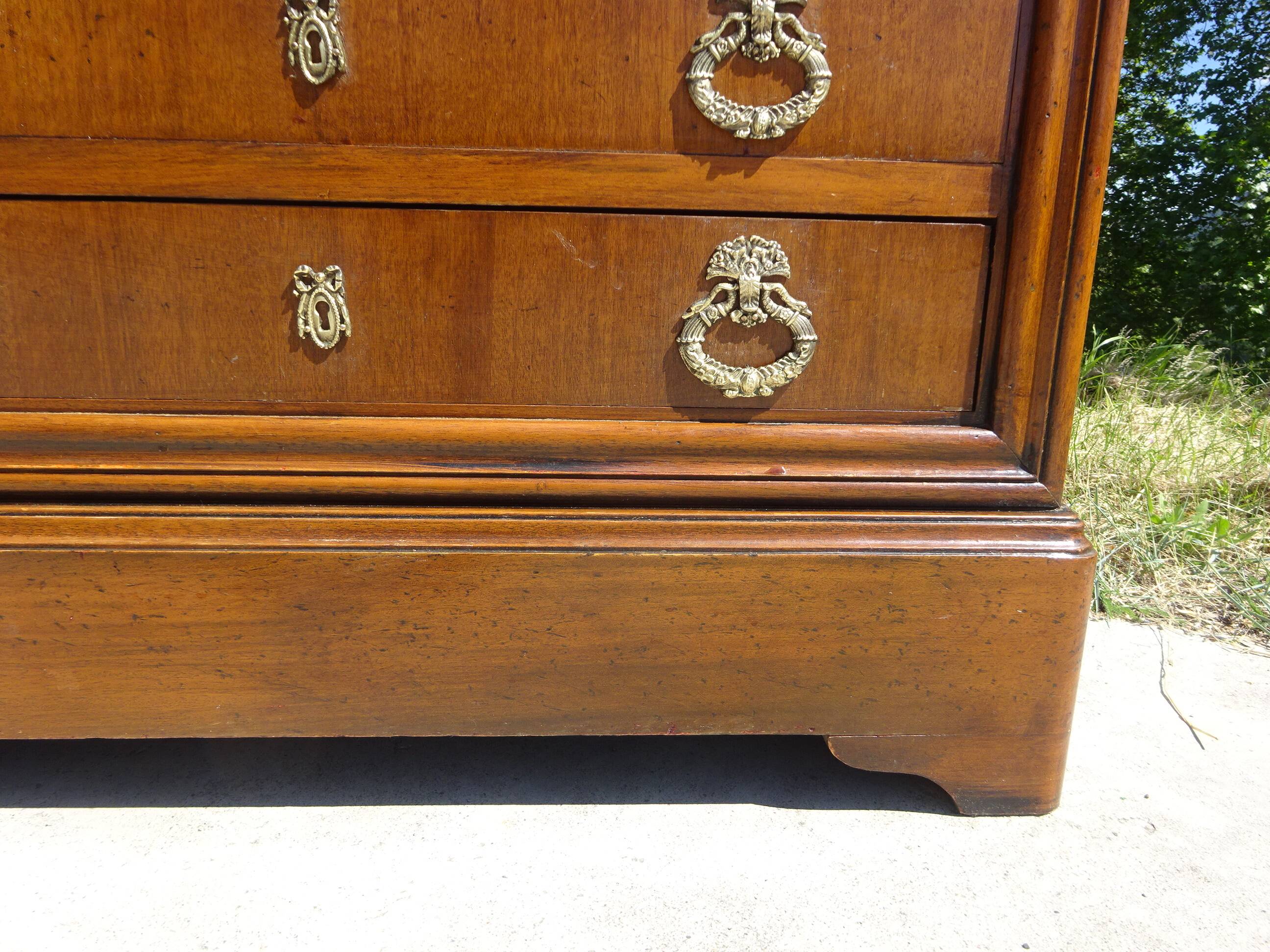 Commode 4 tiroirs, jolies poignées dorées