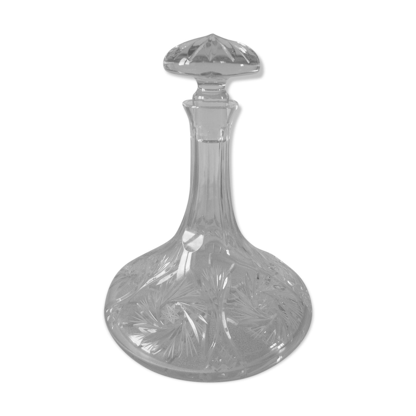 Old decanter to decant in chiseled glass and cap Table art