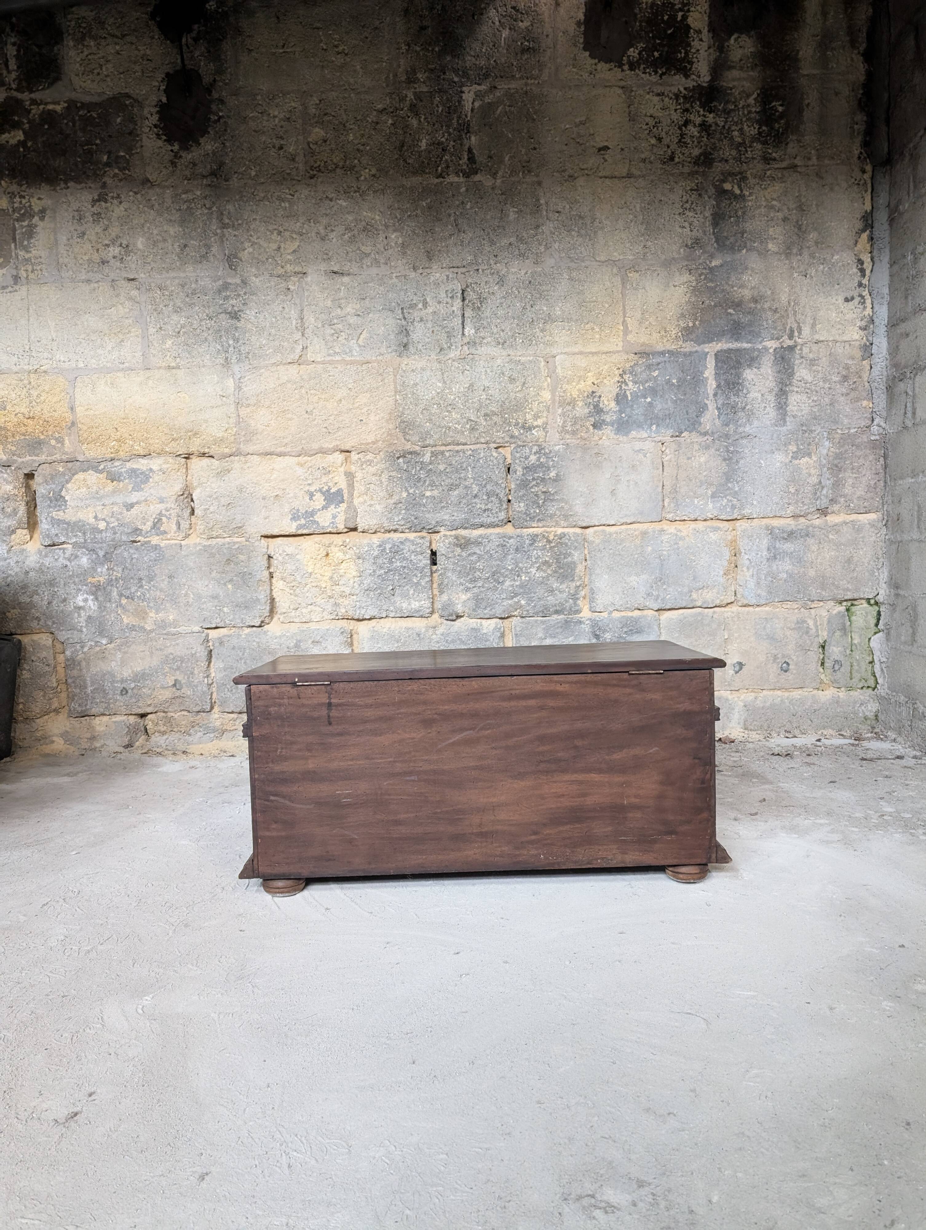 Coffre en bois