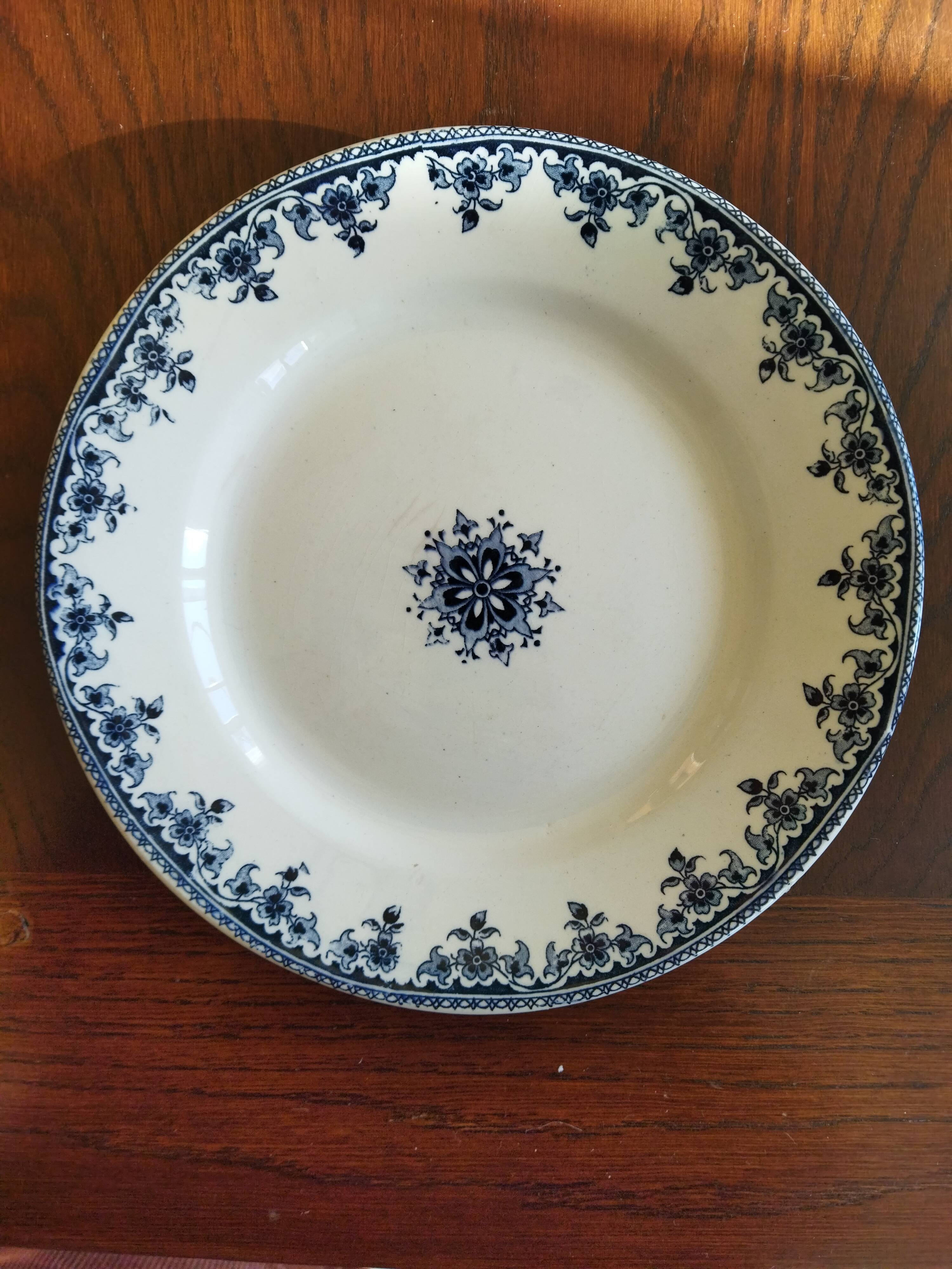 8 iron earthenware plates (St Amand Hamage HB & Cie Sarreguemines Digoin)