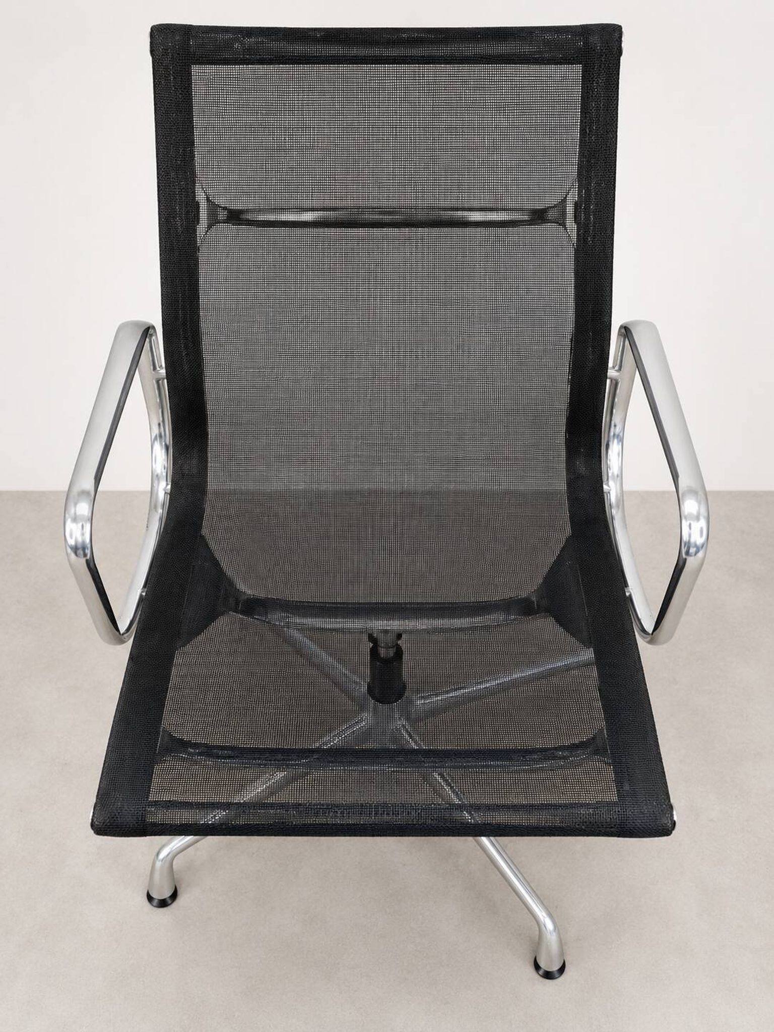 Charles Eames High-Back Aluminium Group Swivel Chair by ICF, Italy – Black