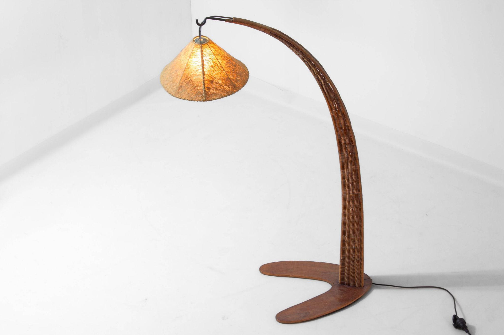 Italian wood arc floor lamp in rattan, 1970s