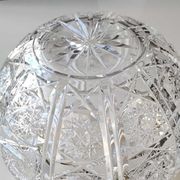 Vase shaped ball in carved Bohemian crystal. Star motifs, diamond braces, hardwoods. Diam 16 cm