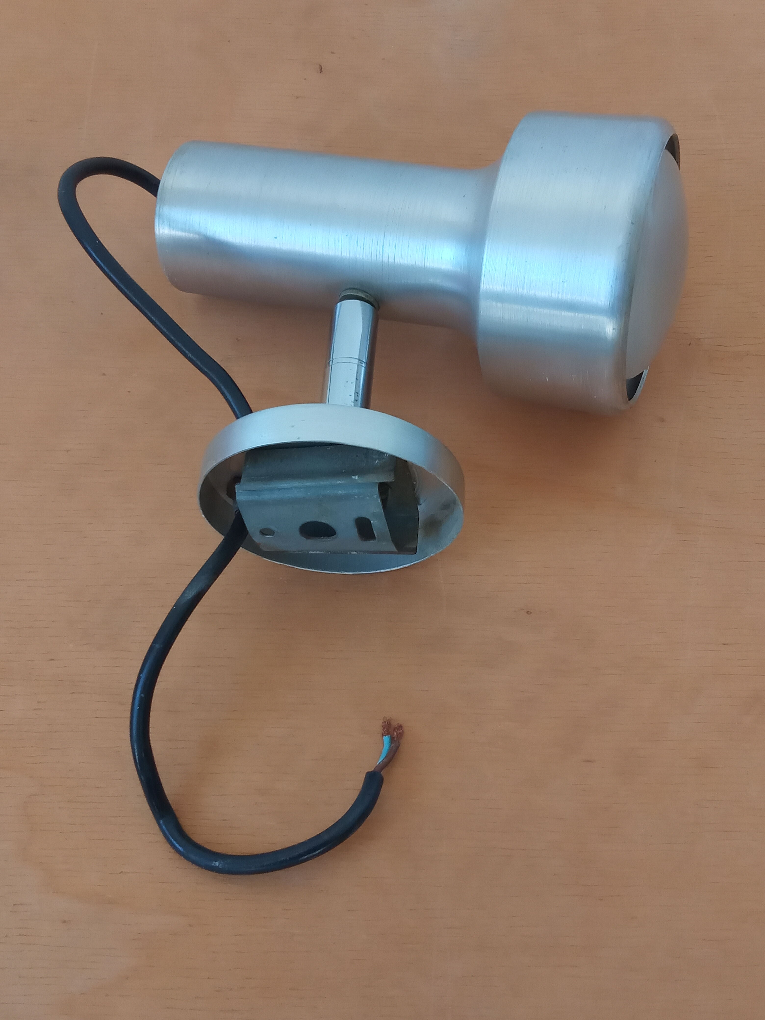 Spot applies 1970 aluminum