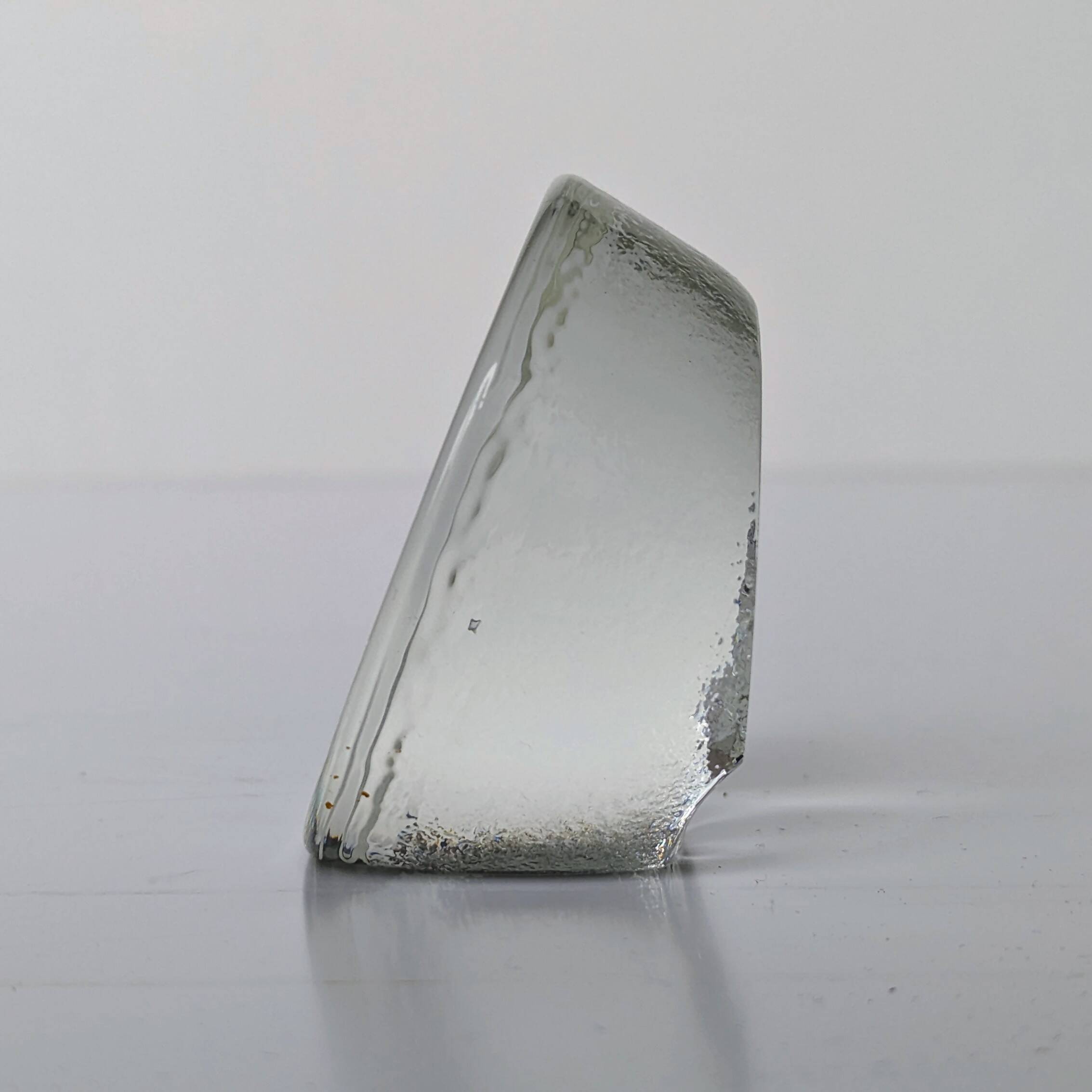 Crystal paperweight - cat face - Mats Jonasson - Målerås Glasbruk - Sweden