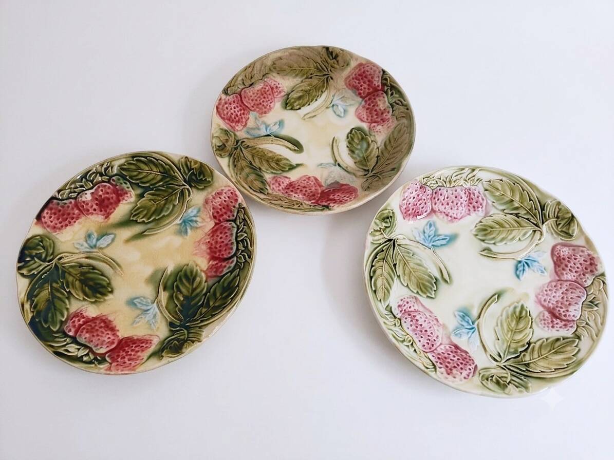 Set of 3 dessert plates in earthenware – Strawberry design