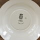 Lot de 12 assiettes motif fleurs de champagne.
