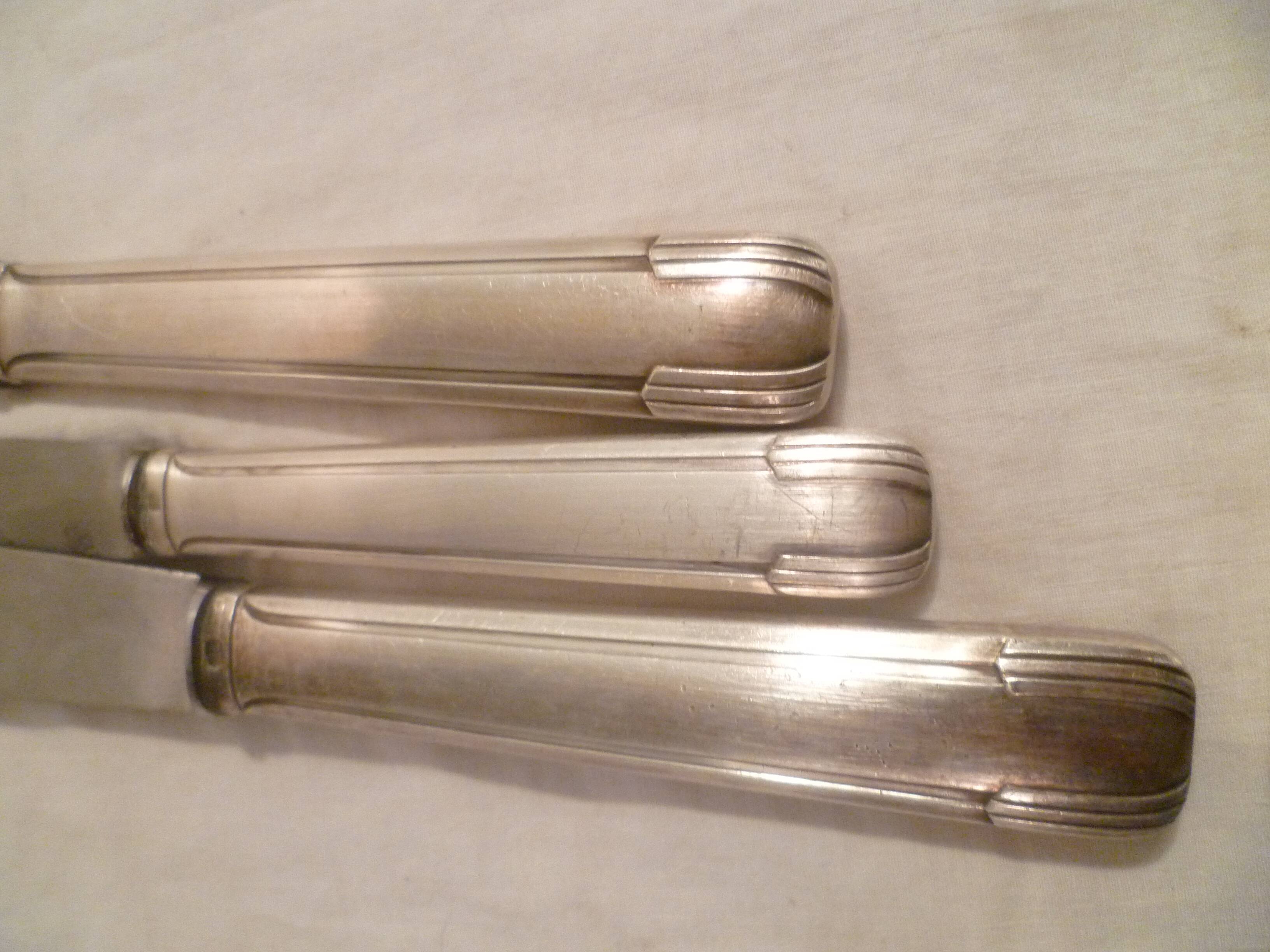 Set of 6 table knives & 4 fruit/cheese knives in world-class silver