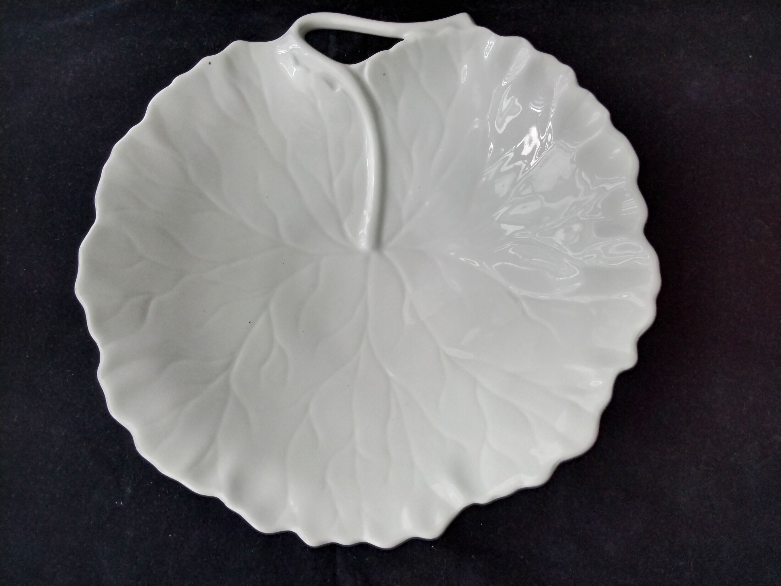 Coupe feuille de nénuphar en porcelaine de Limoges blanche