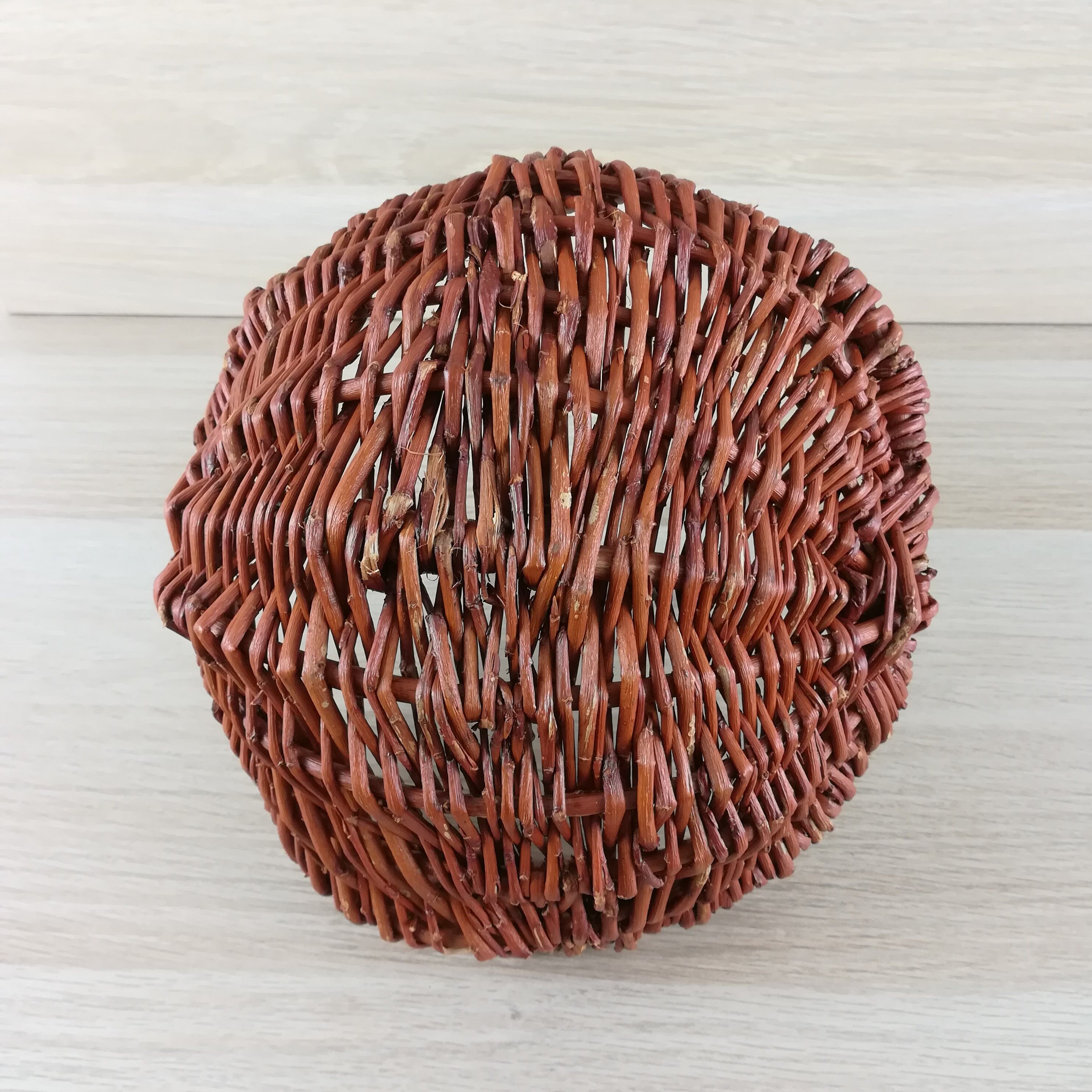 Panier en osier tressé