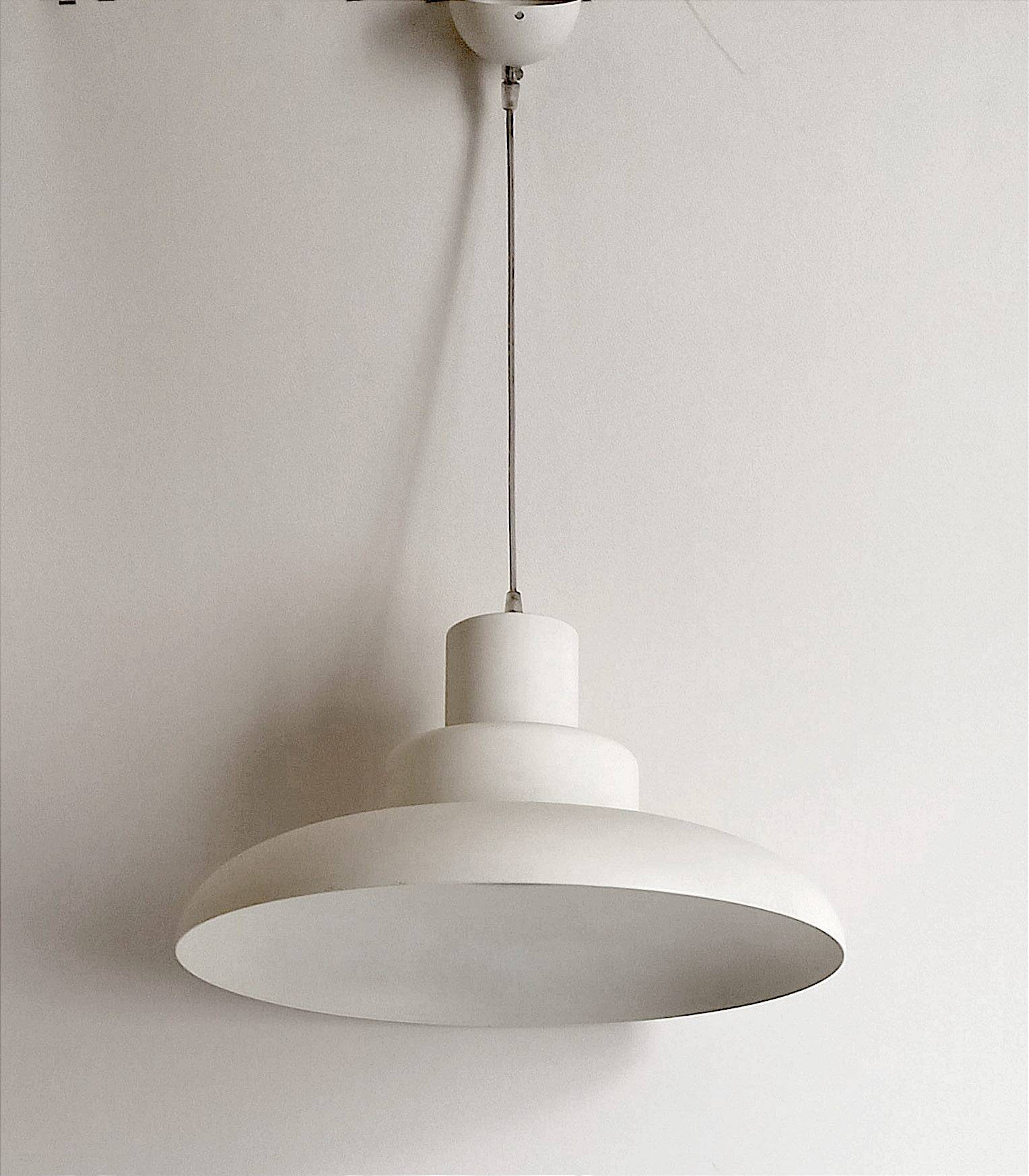 White lacquered chandelier Italian design 80s Diameter 50 cm