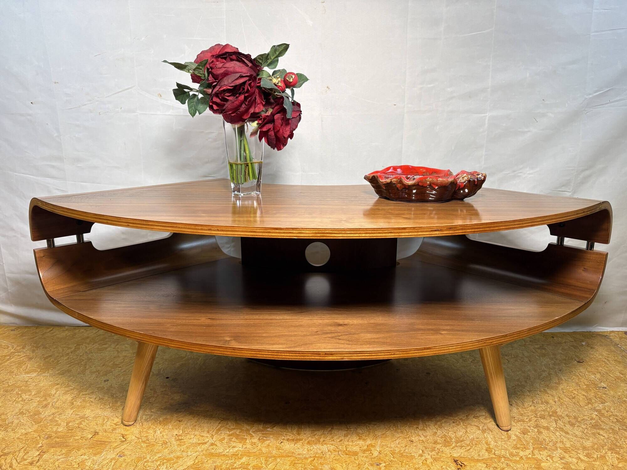 Mid-Century Modern Jual Havana Walnut Corner TV Stand Elegant Walnut Finish