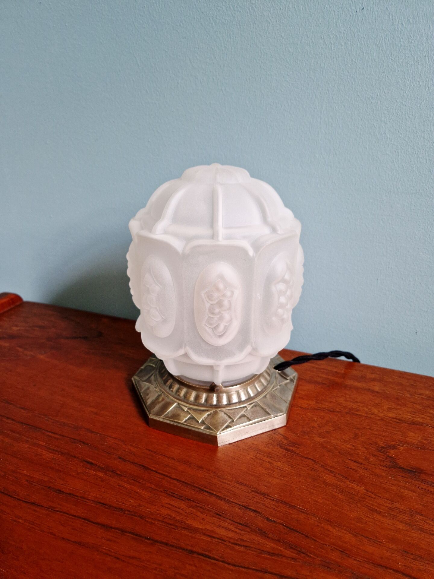 Art Deco night light in nickel-plated bronze and frosted glass, 1920.