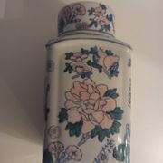 Bonbonnière à motifs asiatiques en porcelaine
