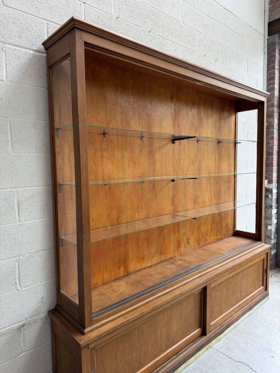 Ancienne vitrine de pharmacie