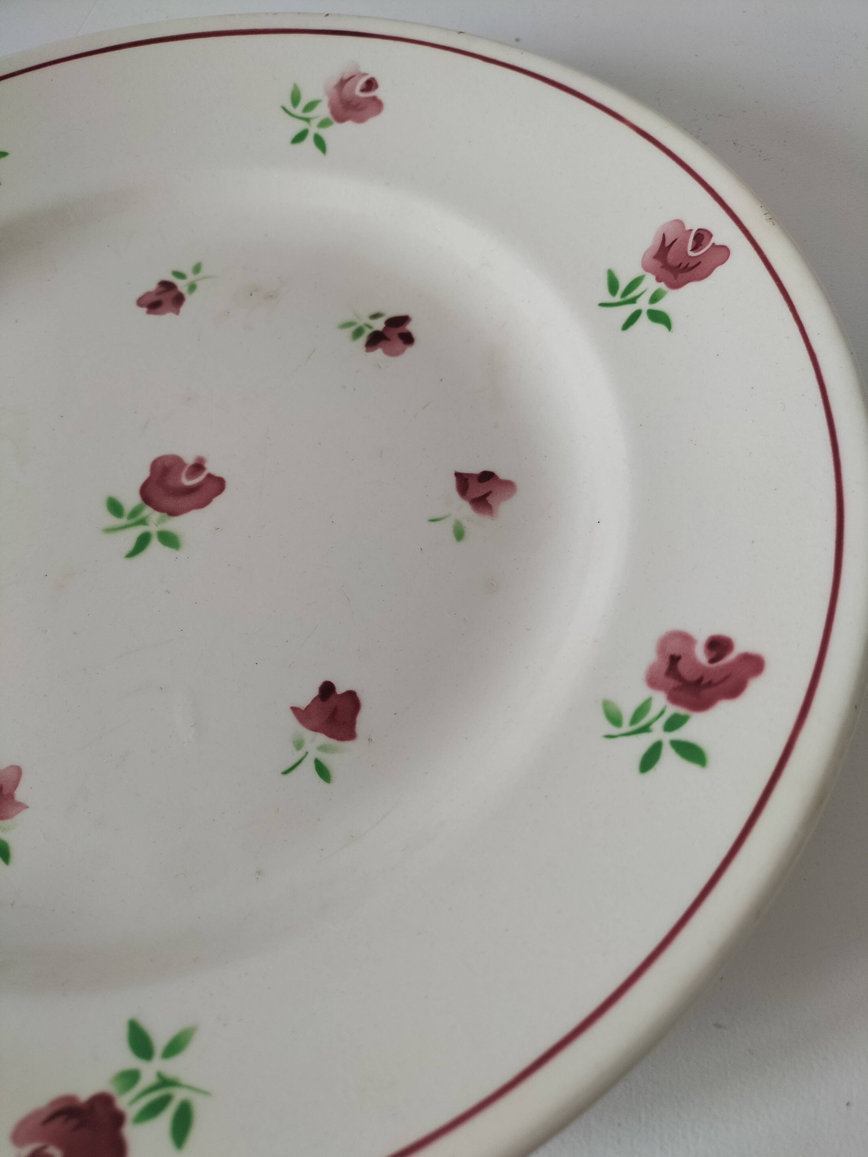 Badonviller dish with floral pattern
