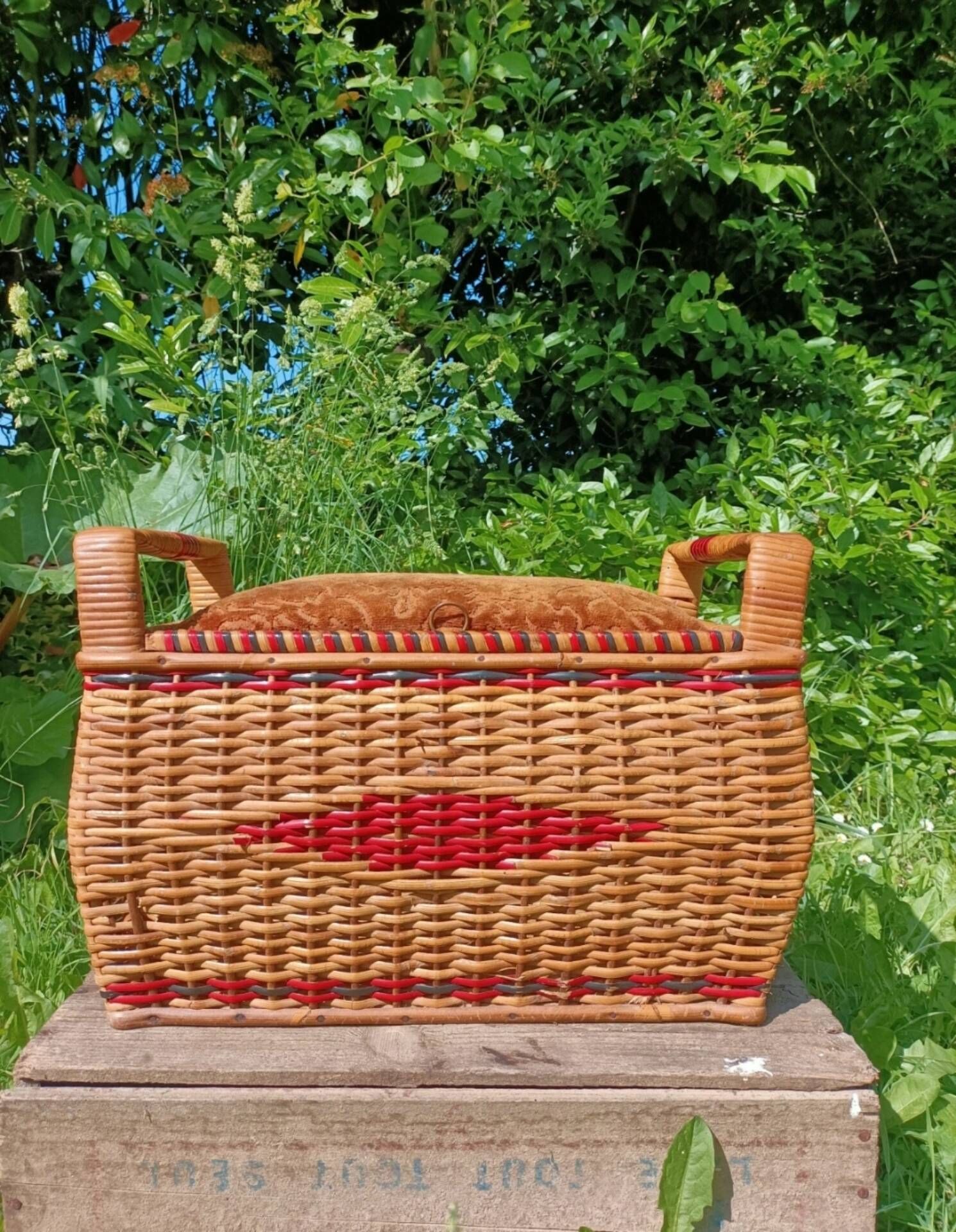 Retro stool chest
