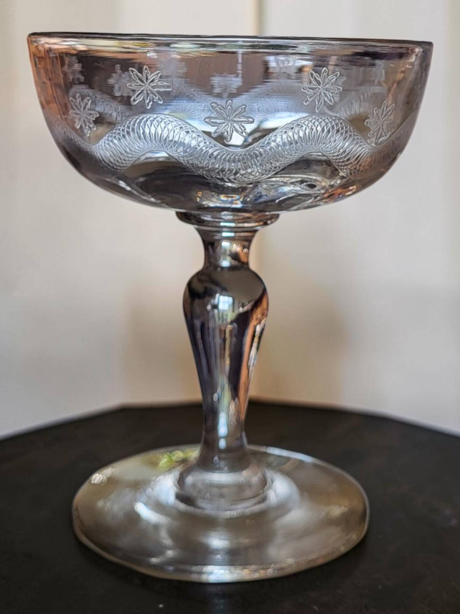 8 engraved glass champagne coupes from Meisenthal, Art Deco