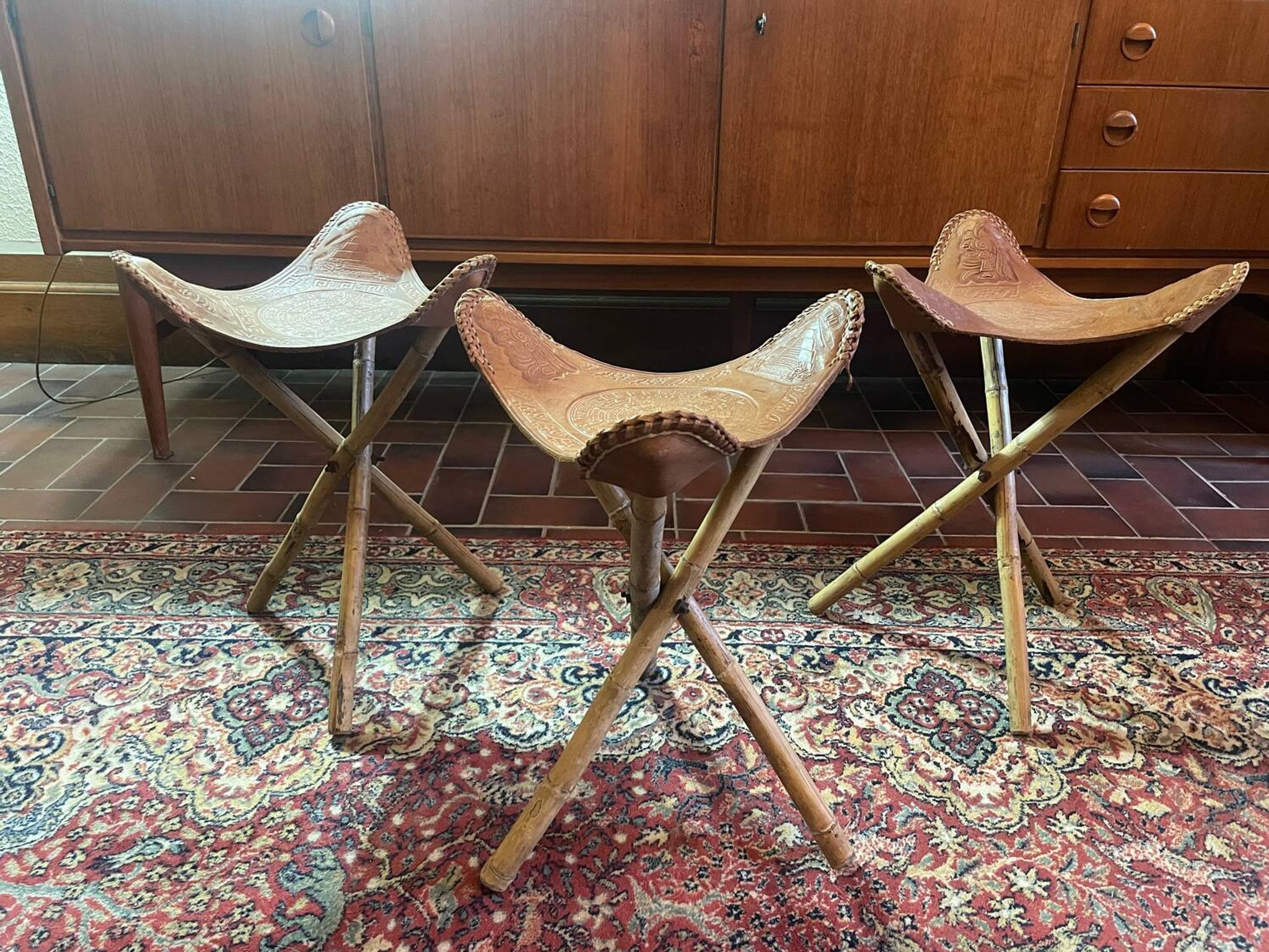 Tabourets tripodes mexicain vintage en bambou et cuir