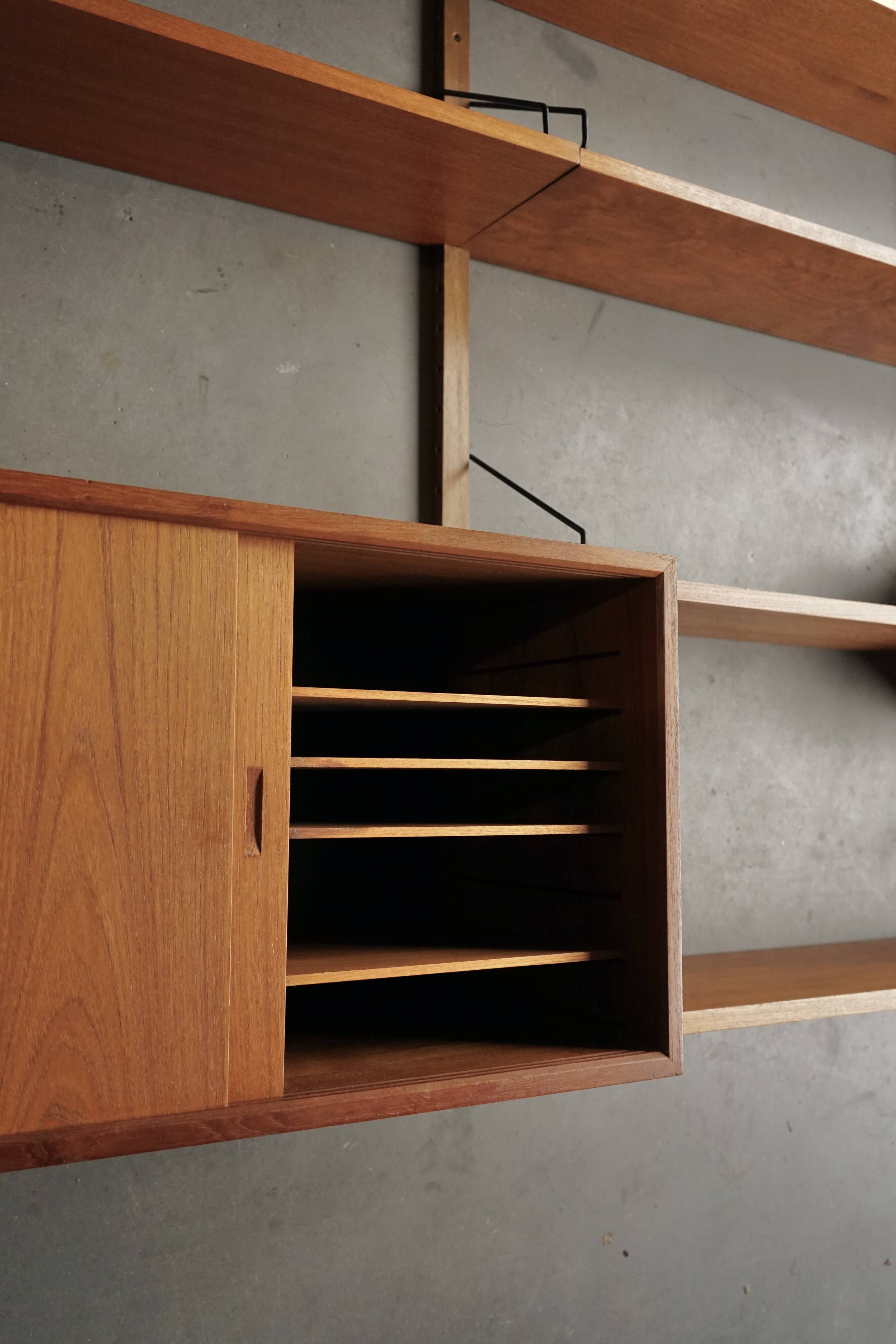 Meuble mural en teck danois du milieu du siècle par Poul Cadovius pour Cado