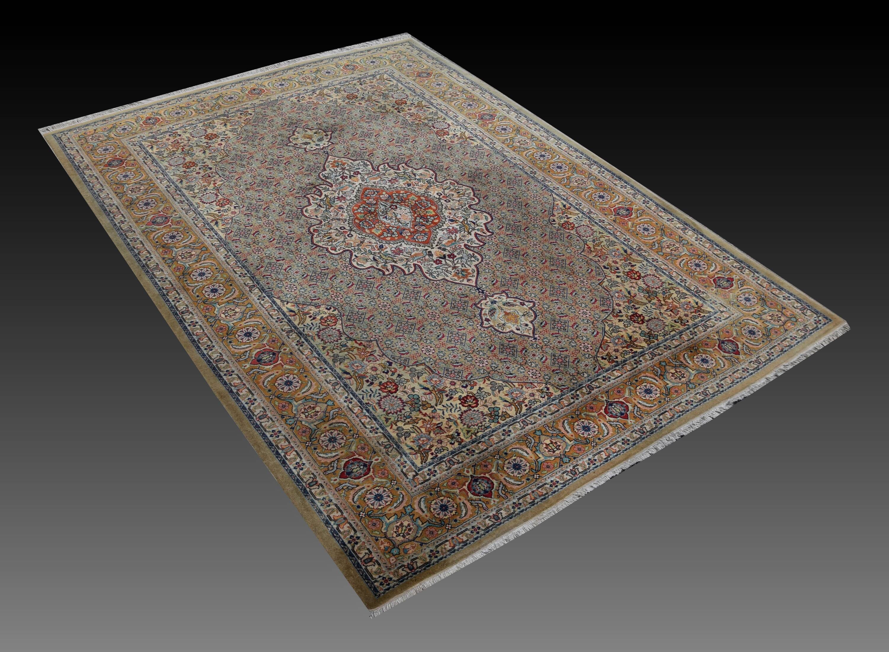 Oriental carpet tabriz iran: 2.08 x 3.08 metres in wool