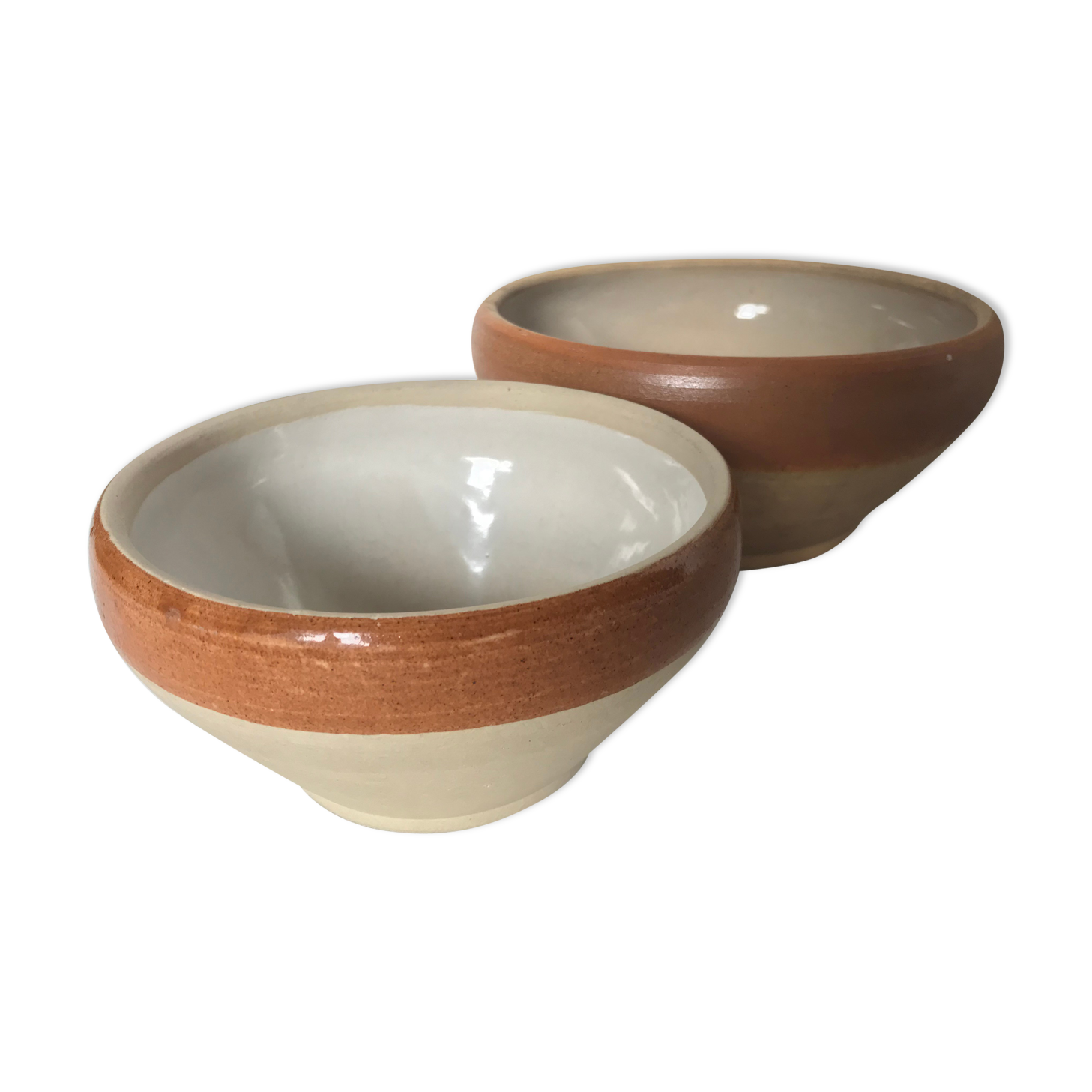 Pair of bowls enamelled sandstone