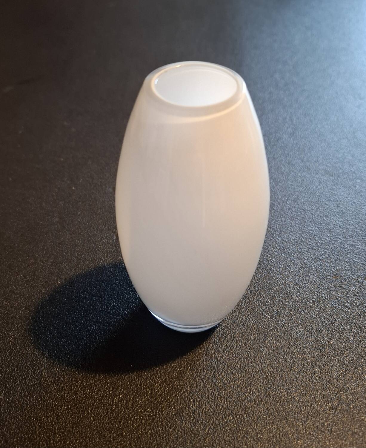 Small contemporary vase in white opaline.