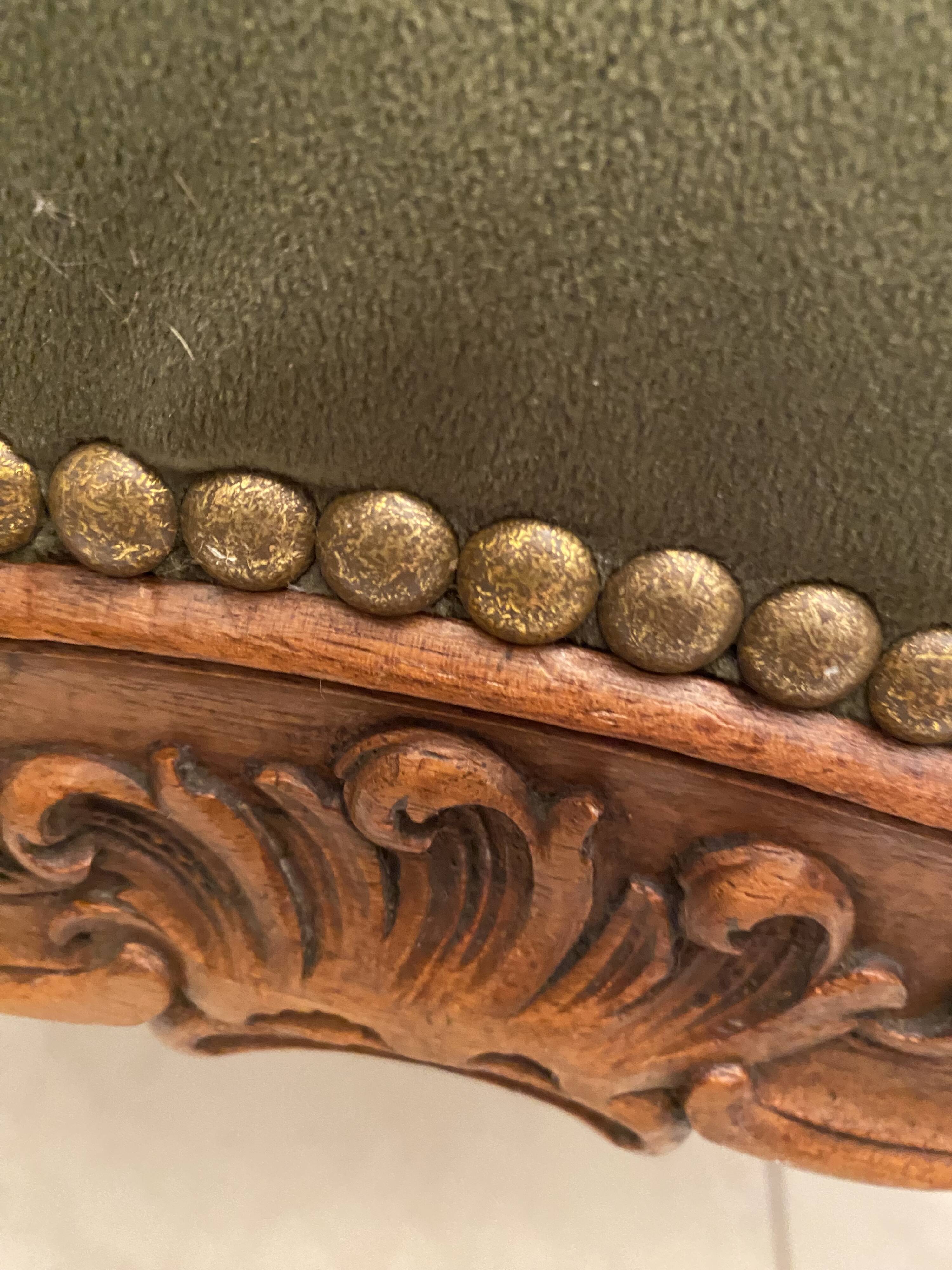 Paire de fauteuils en bois sculpté, XXème s.