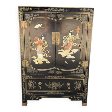 Vintage lacquered Chinese furniture Tianjin