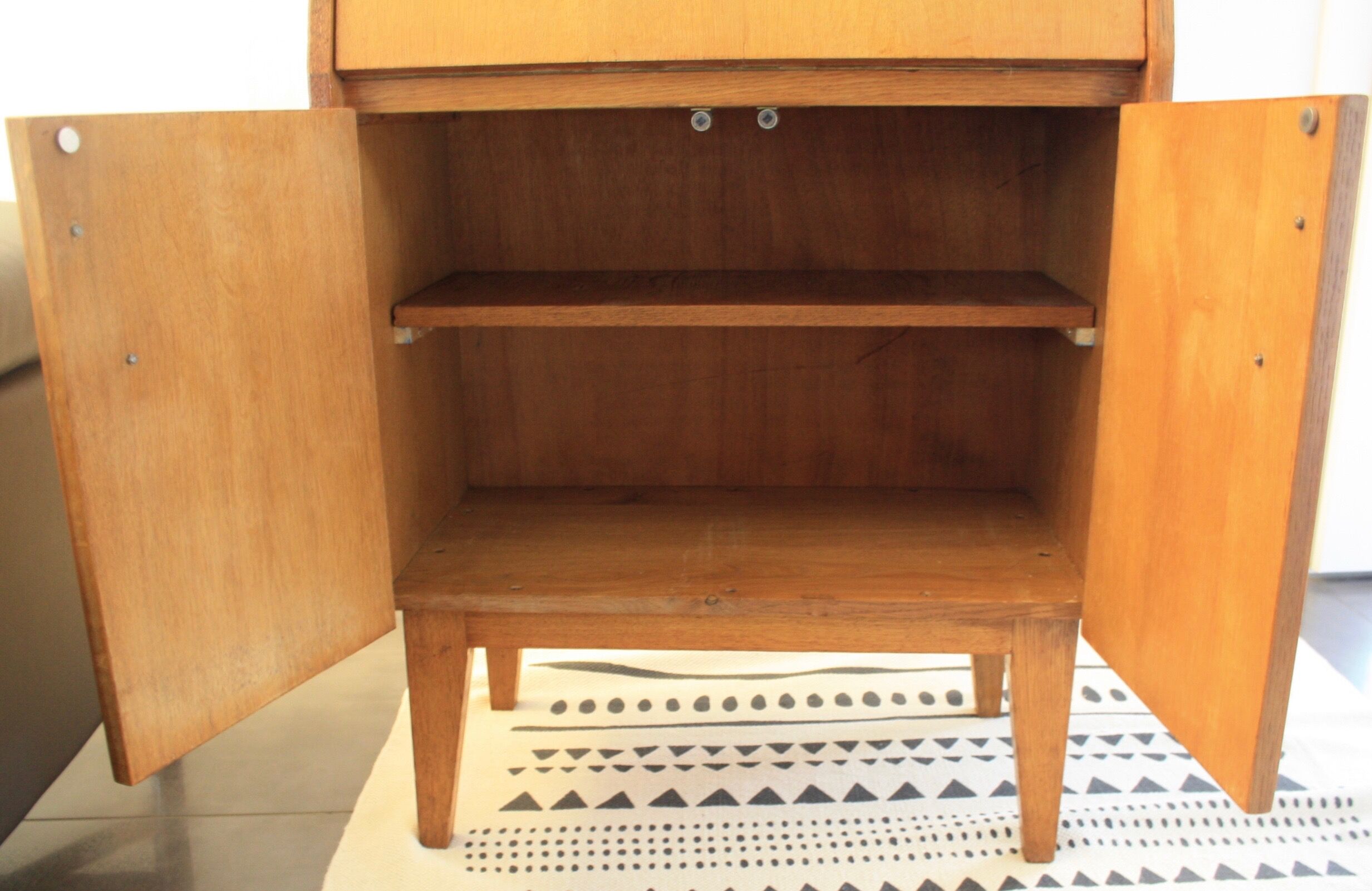 Secretary compass feet